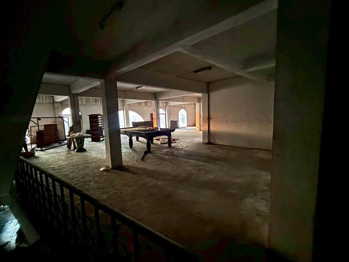 For SaleShop HouseSaraburi : 95254 - Commercial building for sale, 4 units, 3 and a half floors, 7 bedrooms, 7 bathrooms, land size 90 sq m, next to the main road, suitable for business and residence.