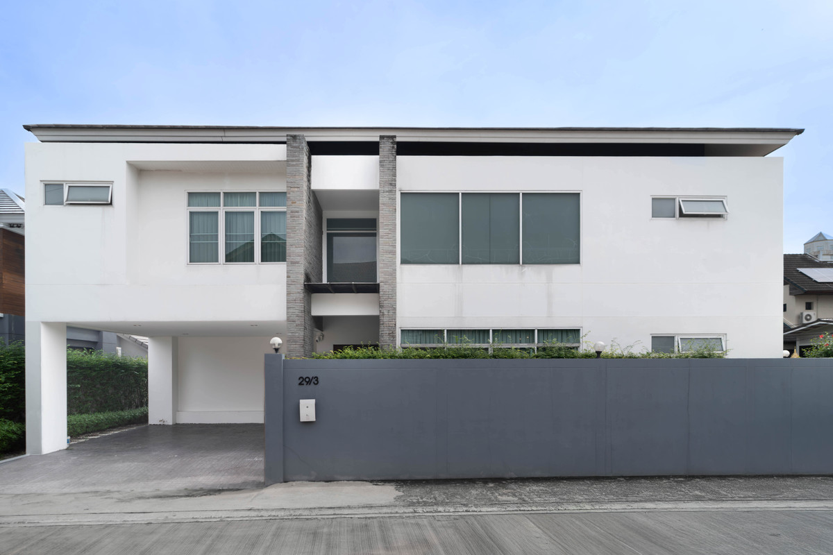 For SaleHouseRamkhamhaeng, Hua Mak : Urgent sale! Single house Thararom Ramkhamhaeng ✨ Luxurious location with private swimming pool. Suitable for both living and doing business.