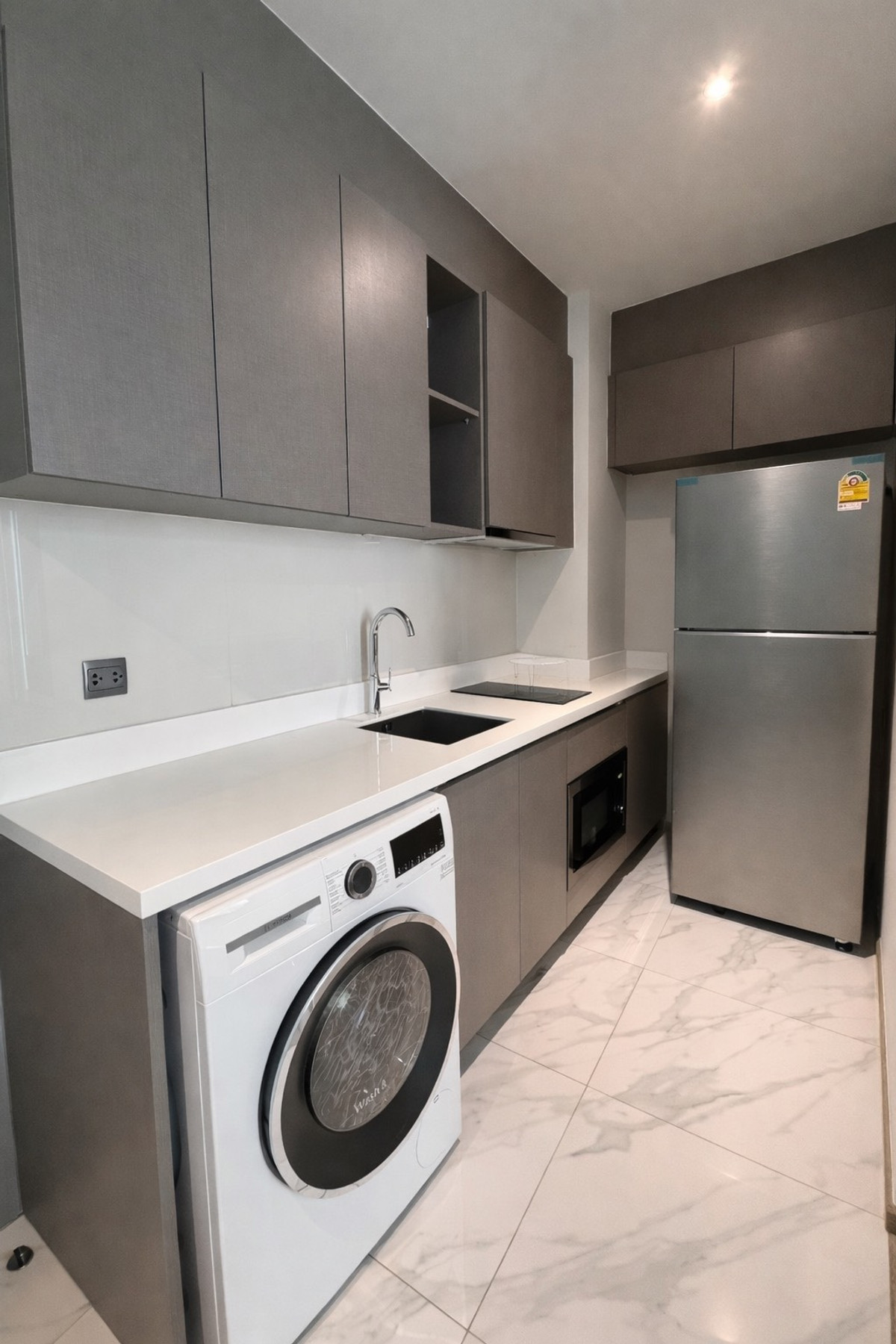 For RentCondoSukhumvit, Asoke, Thonglor : 🏙️ Condo for rent Rhythm Ekkamai, available room, ready to move in.