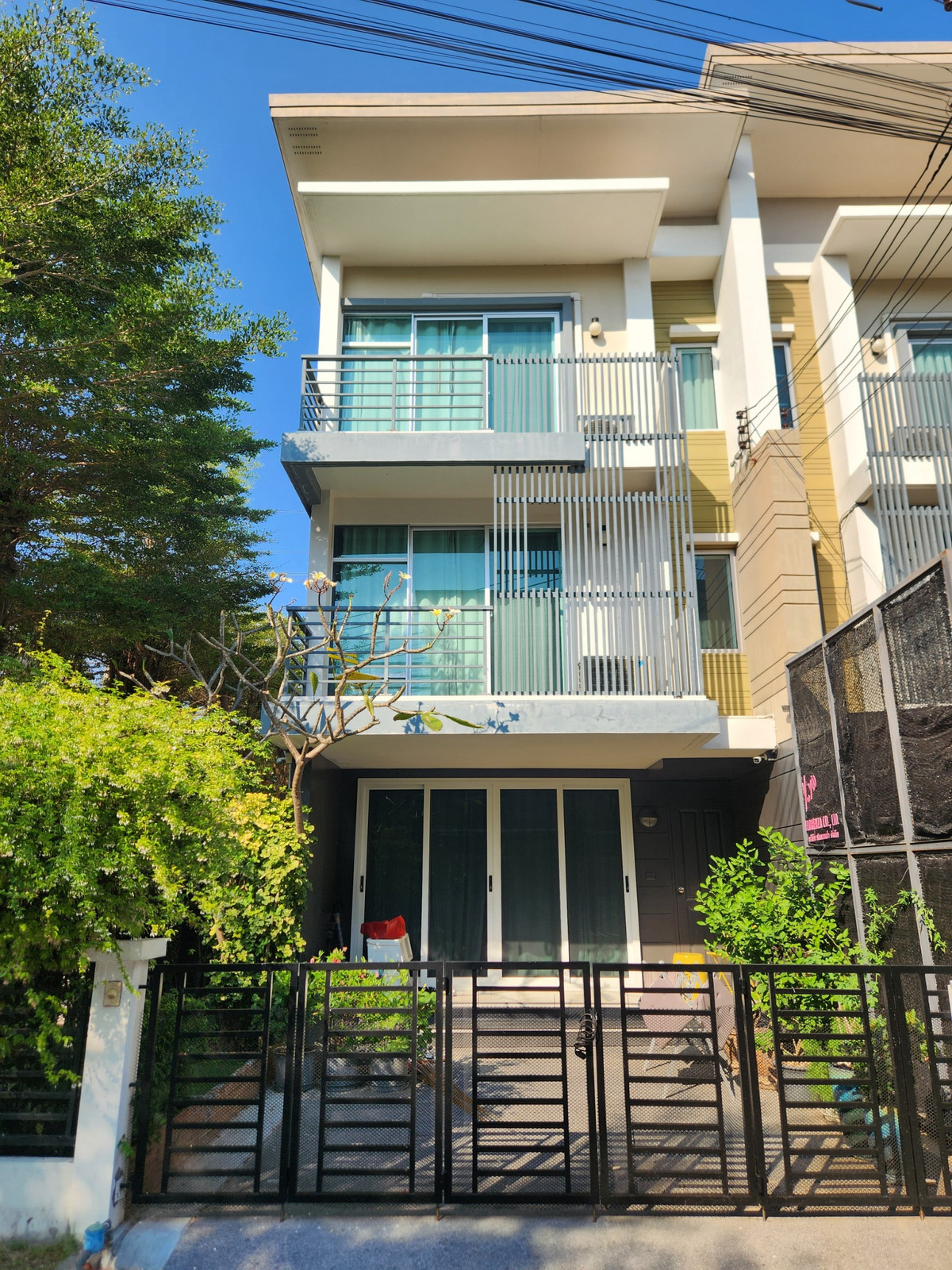 ขายทาวน์โฮมราษฎร์บูรณะ สุขสวัสดิ์ : 95172 - ขาย ทาวน์โฮม 3 ชั้น แต่งสวยเก๋ น่าอยู่มาก ทาวน์พลัส ประชาอุทิศ