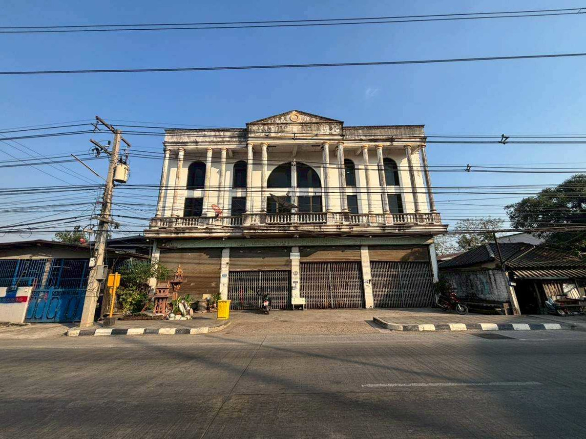 For SaleShop HouseSaraburi : 95254 - Commercial building for sale, 4 units, 3 and a half floors, 7 bedrooms, 7 bathrooms, land size 90 sq m, next to the main road, suitable for business and residence.
