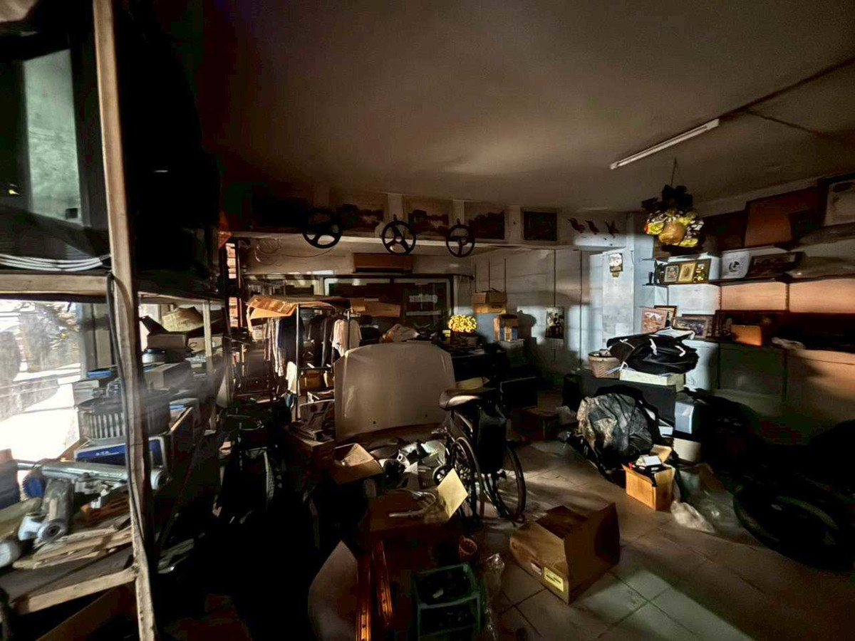 For SaleShop HouseSaraburi : 95254 - Commercial building for sale, 4 units, 3 and a half floors, 7 bedrooms, 7 bathrooms, land size 90 sq m, next to the main road, suitable for business and residence.