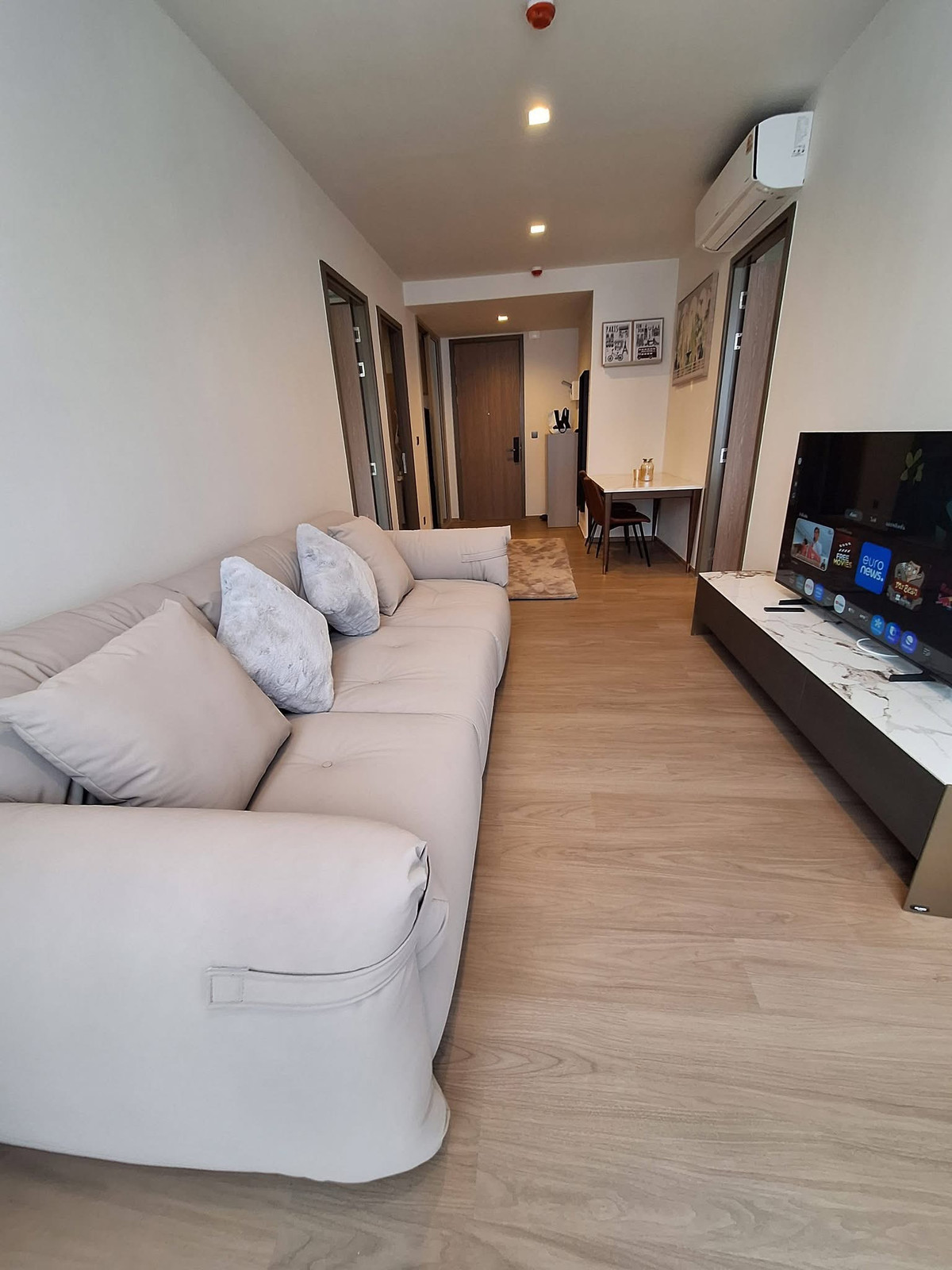 For RentCondoChiang Mai : For rent: Mekin House, 2 bedrooms, price 45,000 baht, 4th floor, size 68 sq m., Building A, pets allowed.