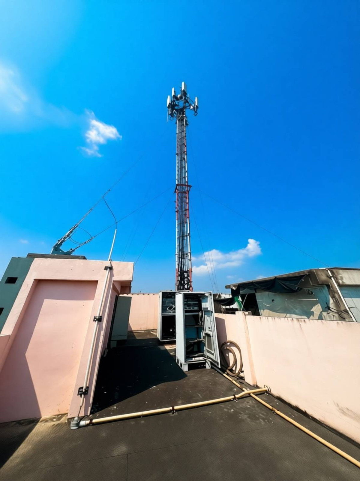 For RentShop HouseChaengwatana, Muangthong : Commercial building for rent near Lotus Tiwanon (Pak Kret), just 2 minutes.