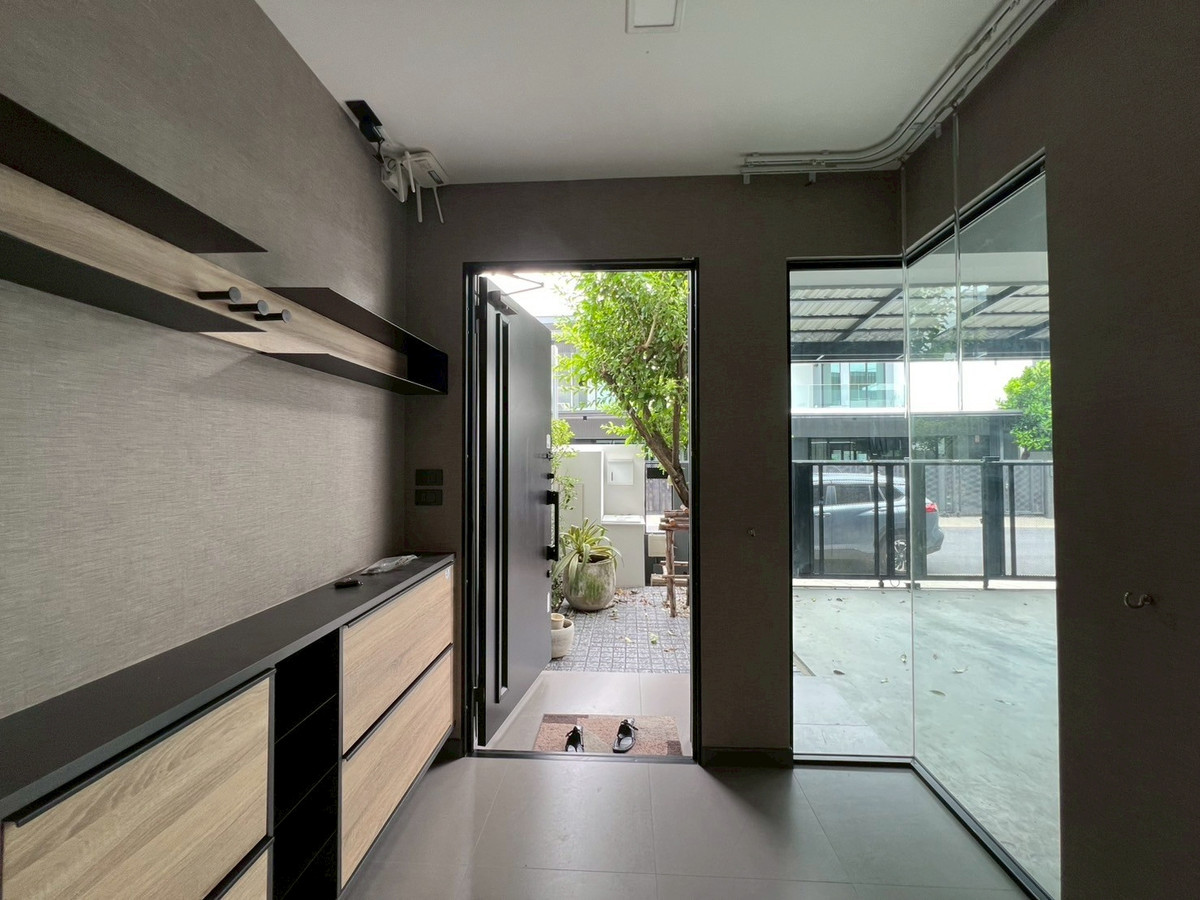 For RentTownhomeBangna, Bearing, Lasalle : Townhome For Rent at Vive Bangna Km.7