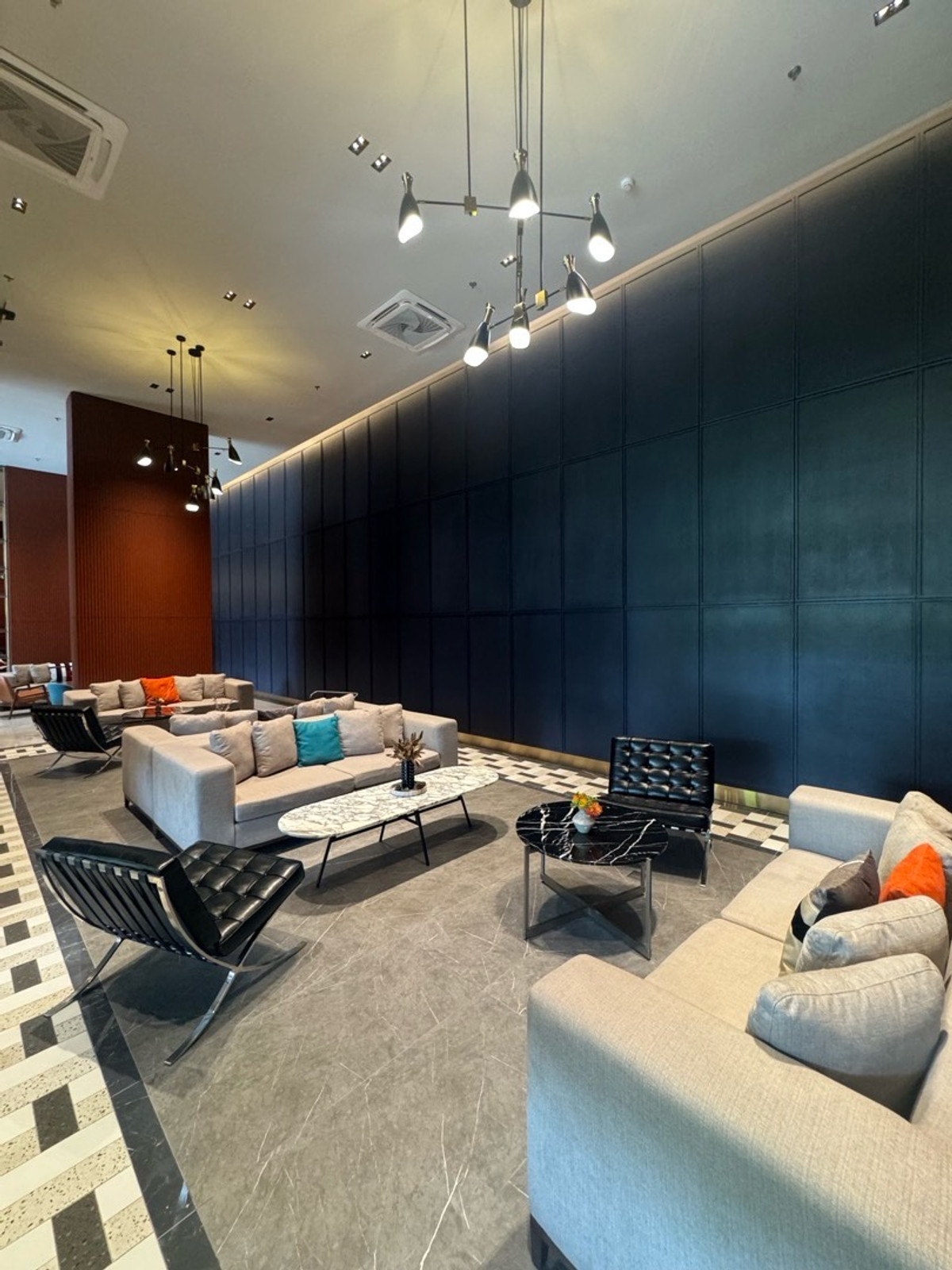 For SaleCondoLadprao, Central Ladprao : Urgent sale, special price, Metris District Ladprao, price starts at 4.18 million baht, new room, contact 0869017364.