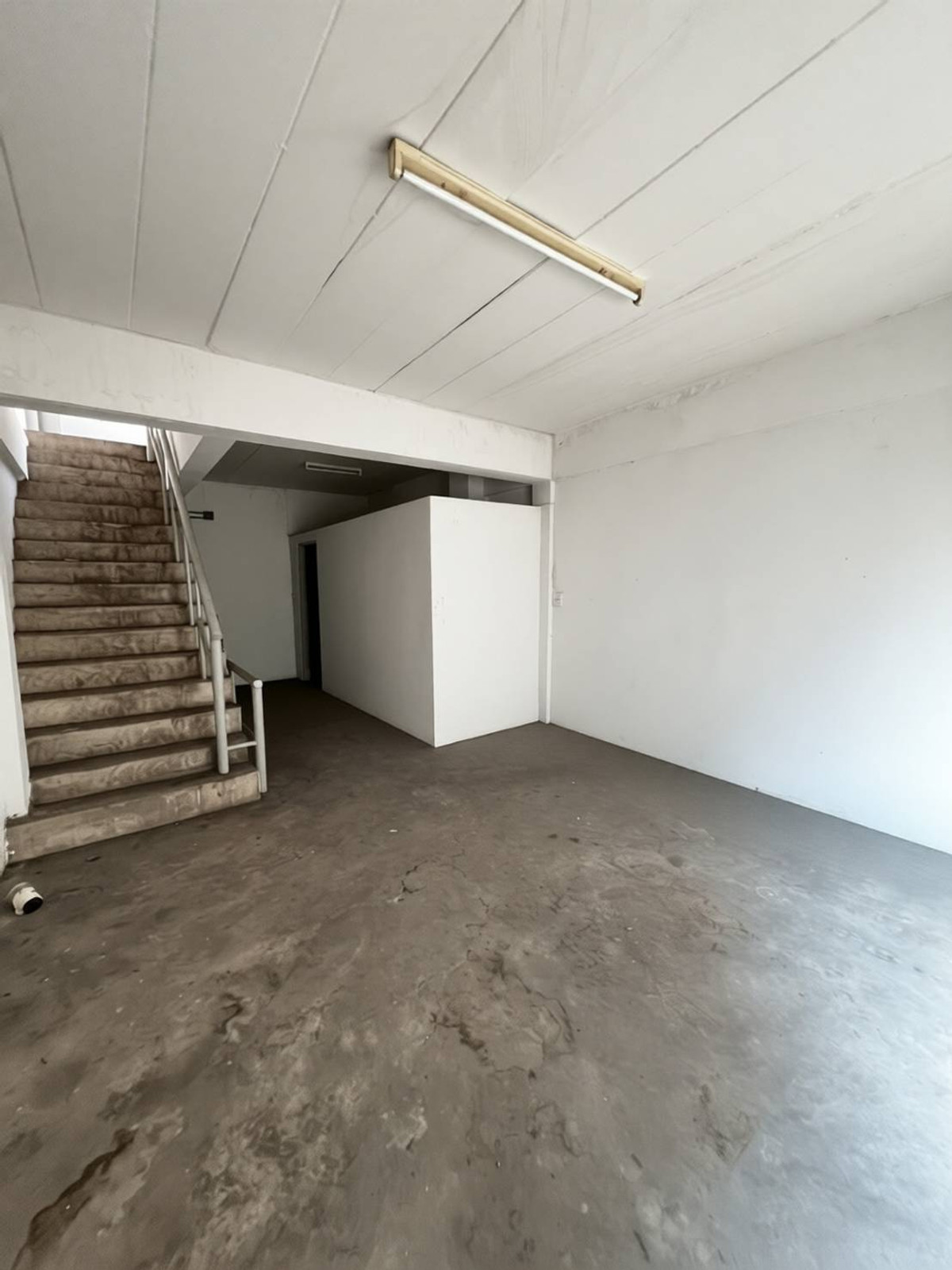 For RentShop HouseChaengwatana, Muangthong : Commercial building for rent near Lotus Tiwanon (Pak Kret), just 2 minutes.