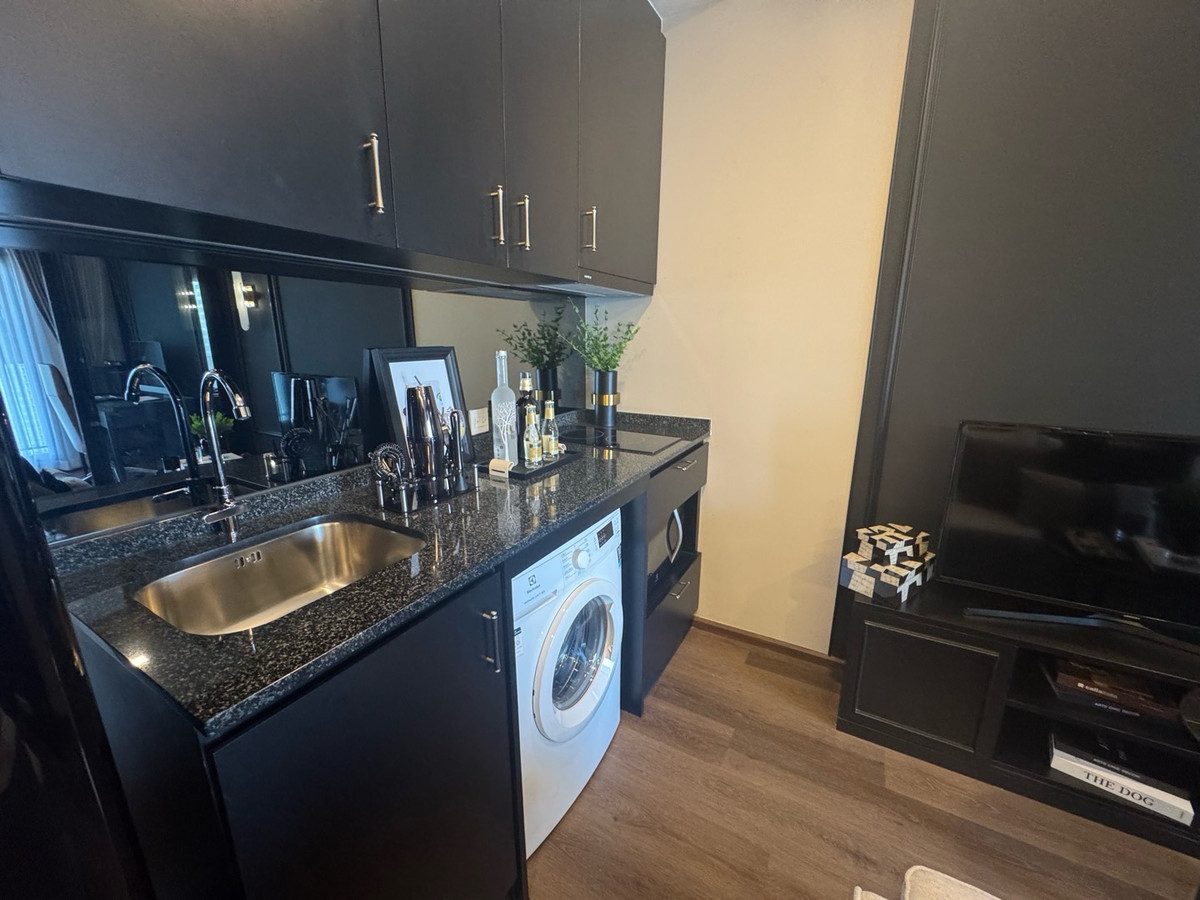 For SaleCondoLadprao, Central Ladprao : Urgent sale, special price, Metris District Ladprao, price starts at 4.18 million baht, new room, contact 0869017364.