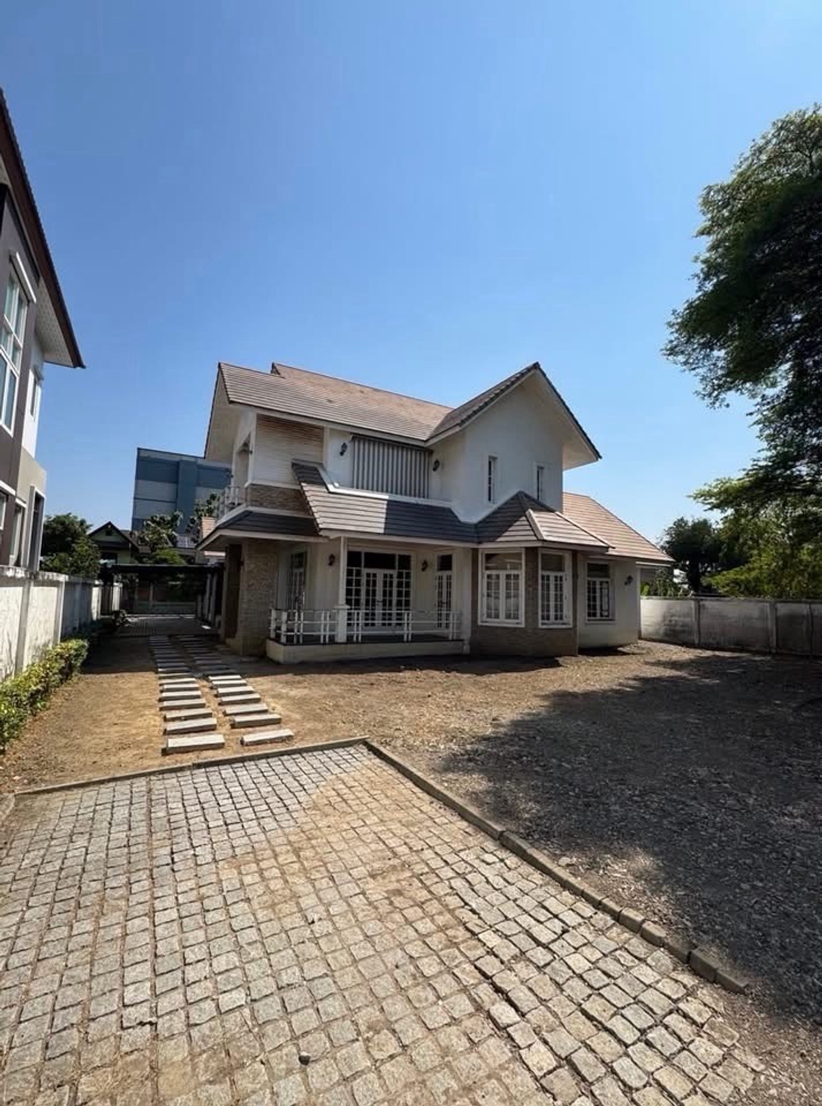 บ้านนนทบุรี บางใหญ่ บางบัวทอง : ขาย / ให้เช่า บ้านเดี่ยว ติวานนท์ ที่ดิน 216 ตร.ว ใกล้ MRT ติวานนท์ 500 เมตร พื้นที่ใช้สอย 534 ตร.ม เหมาะอยู่อาศัยหรือทำธุรกิจ
