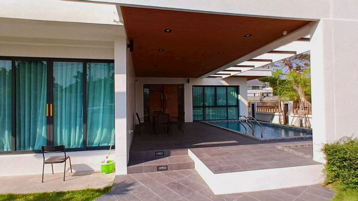 ขายบ้านพัทยา บางแสน ชลบุรี สัตหีบ : ขายบ้าน Pool villa 3 หลัง  85-93 ตร.วา พร้อมเข้าอยู่ สร้างรายได้ ให้คนกรุงเทพ เช่า คืนละ 20,000 บาท เฉลี่ยต่อคน พันเศษๆ หรือให้เช่า รายเดือนๆละ 100,000 บาท ได้ yield ดี ผลตอบแทนสูง  โทร 0974200400 ที่ตั้ง พัทยา ถนนชัยพฤษ ฝั่งทะเล จอมเทียน ขาย 18.5 ล้าน