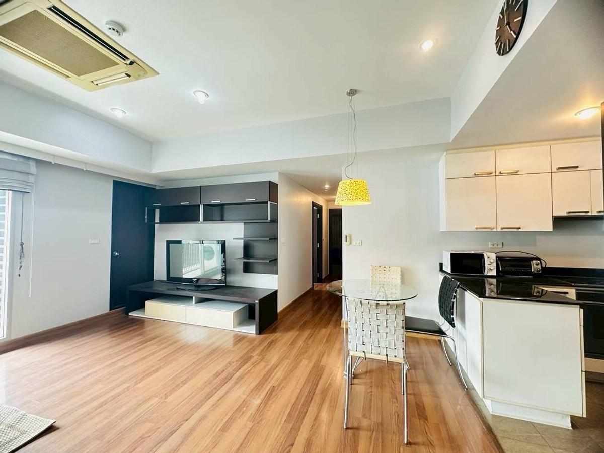 For RentCondoAri,Anusaowaree : Condo for rent, location Phahonyothin 4 (North side), Ari area, corner room, good location, doesnt block the view, fully furnished.