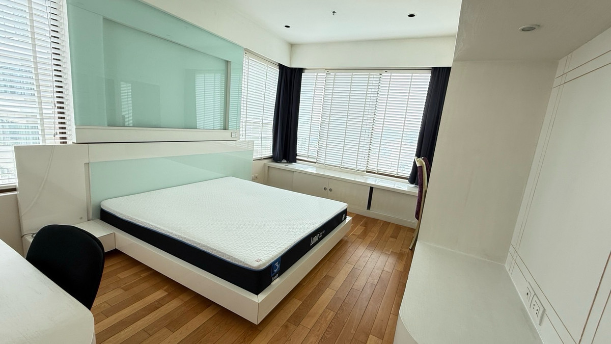 ให้เช่าคอนโดสุขุมวิท อโศก ทองหล่อ : The Emporio place 
สุขุมวิท 24 