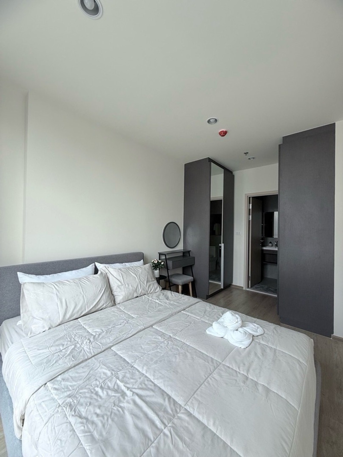 ให้เช่าคอนโดพระราม 9 เพชรบุรีตัดใหม่ RCA : 🏢 Nue District R9 👫✨ คอนโดใหม่ย่านพระราม 9 | 🚆 ใกล้ MRT เดินง่าย | 🌿 ส่วนกลางอลังการ ห้องตีกอล์ฟ • สปา • Pilates ไลฟ์สไตล์จัดเต็ม