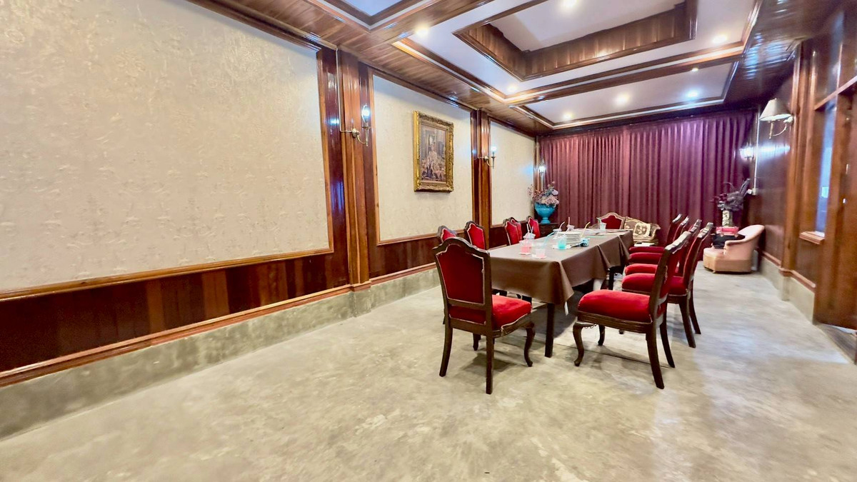 ให้เช่าร้านค้า/ตลาดนัดเลียบทางด่วนรามอินทรา : ให้เช่าที่ดินพร้อมสิ่งปลูกสร้าง ริมถนนประดิษฐ์มนูญธรรม ขนาด 200 ตารางวา แขวงคลองจั่น เขตบางกะปิ กทม. ให้เช่า 250,000 บาท/ เดือน