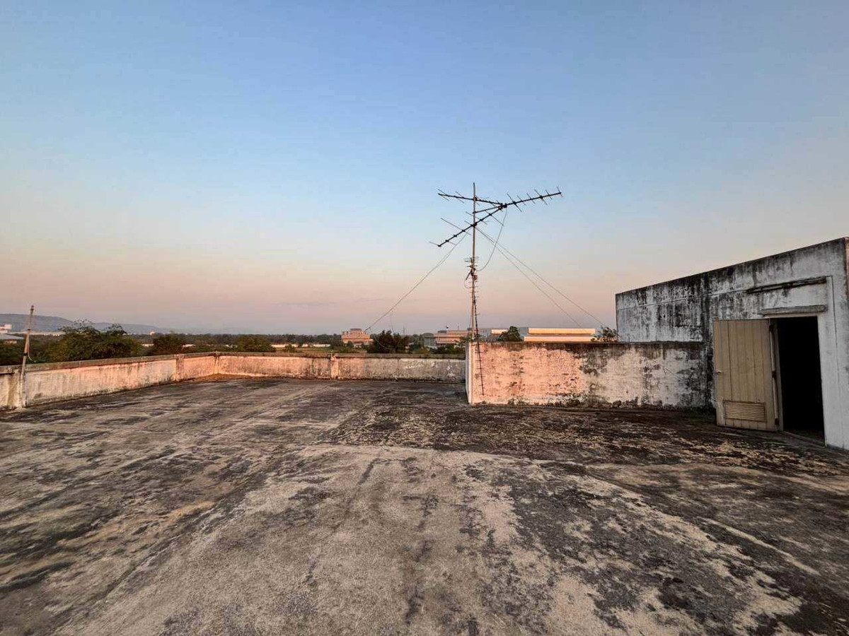 For SaleShop HouseSaraburi : 95254 - Commercial building for sale, 4 units, 3 and a half floors, 7 bedrooms, 7 bathrooms, land size 90 sq m, next to the main road, suitable for business and residence.