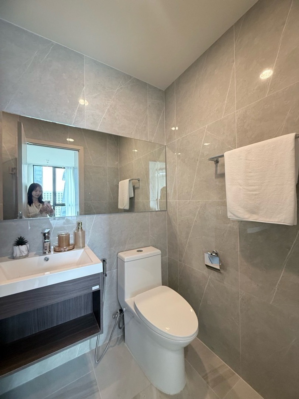 ให้เช่าคอนโดพระราม 9 เพชรบุรีตัดใหม่ RCA : 🏢 Nue District R9 👫✨ คอนโดใหม่ย่านพระราม 9 | 🚆 ใกล้ MRT เดินง่าย | 🌿 ส่วนกลางอลังการ ห้องตีกอล์ฟ • สปา • Pilates ไลฟ์สไตล์จัดเต็ม