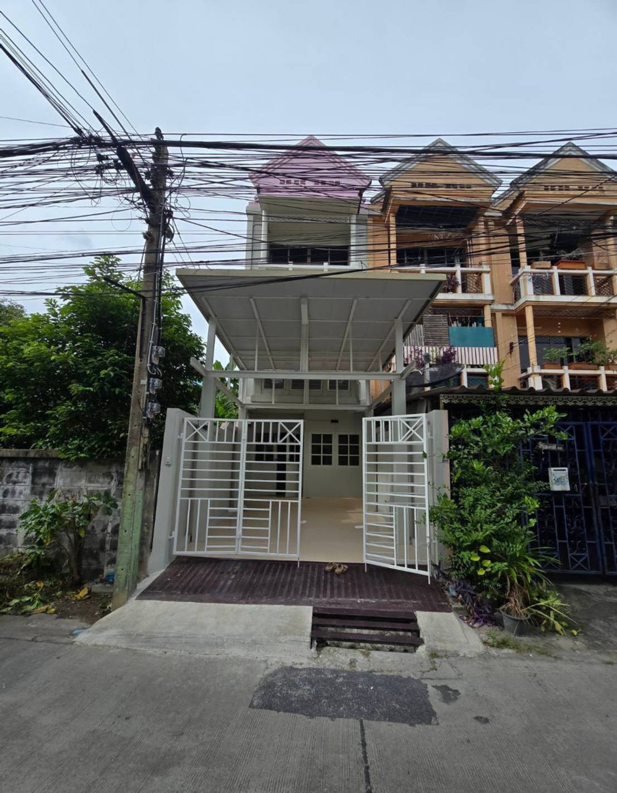 For RentTownhomeKasetsart, Ratchayothin : Townhome for rent, near BTS Phahonyothin 59, just 1 minute.