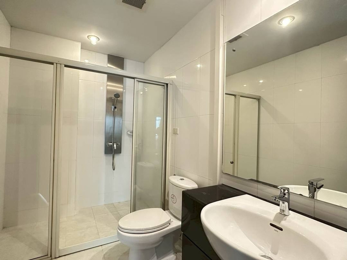 For RentCondoAri,Anusaowaree : Condo for rent, location Phahonyothin 4 (North side), Ari area, corner room, good location, doesnt block the view, fully furnished.