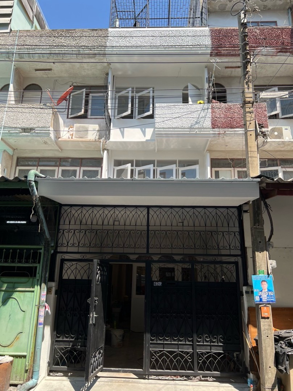 ทาวน์โฮมสาทร นราธิวาส : เจ้าของปล่อยเช่า/ ขาย ทาวส์เฮ้าส์ 4 ชั้น เจริญนคร 14 ปากซอย มีสถานีรถไฟฟ้าสถานีตากสิน renovate ใหม่ทั้งหลัง