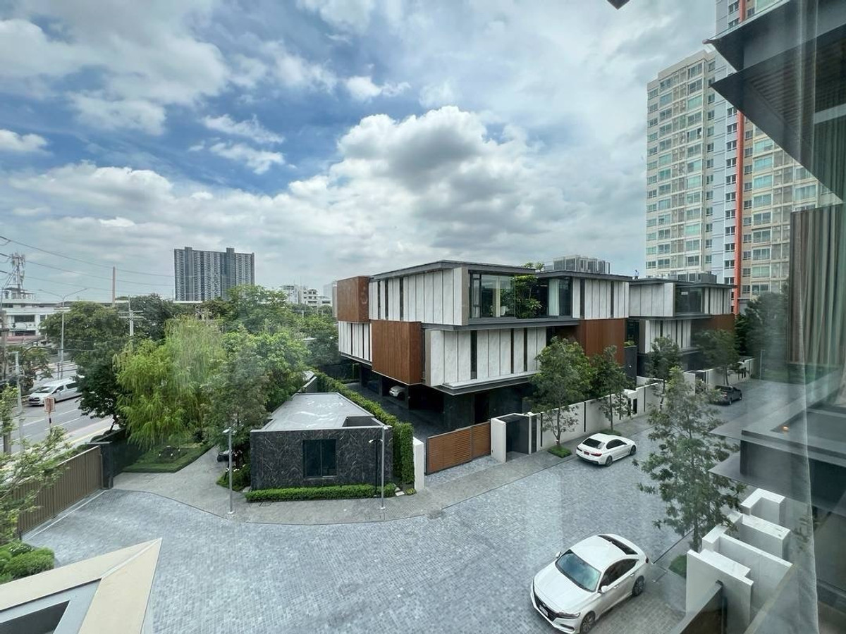 ขายบ้านบางซื่อ วงศ์สว่าง เตาปูน : บ้านเดี่ยวสุดหรู Super Ultra Luxury มีความส่วนตัวสูง
 ทำเลดีติดถนนใหญ่รัชดาภิเษก