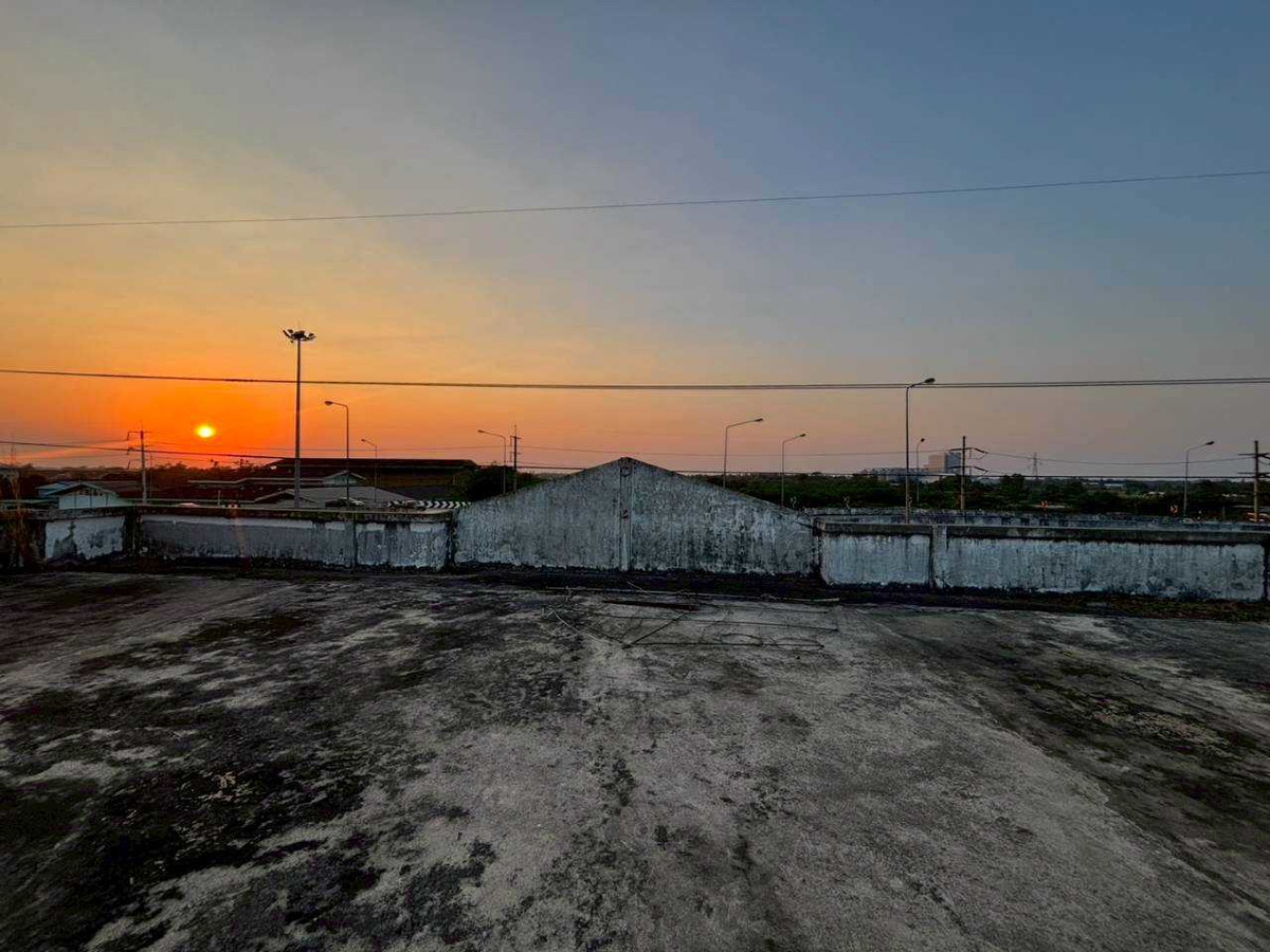 For SaleShop HouseSaraburi : 95254 - Commercial building for sale, 4 units, 3 and a half floors, 7 bedrooms, 7 bathrooms, land size 90 sq m, next to the main road, suitable for business and residence.