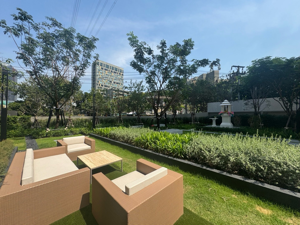 For SaleCondoLadprao, Central Ladprao : Urgent sale, special price, Metris District Ladprao, price starts at 4.18 million baht, new room, contact 0869017364.