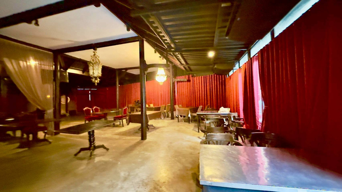 ให้เช่าร้านค้า/ตลาดนัดเลียบทางด่วนรามอินทรา : ให้เช่าที่ดินพร้อมสิ่งปลูกสร้าง ริมถนนประดิษฐ์มนูญธรรม ขนาด 200 ตารางวา แขวงคลองจั่น เขตบางกะปิ กทม. ให้เช่า 250,000 บาท/ เดือน