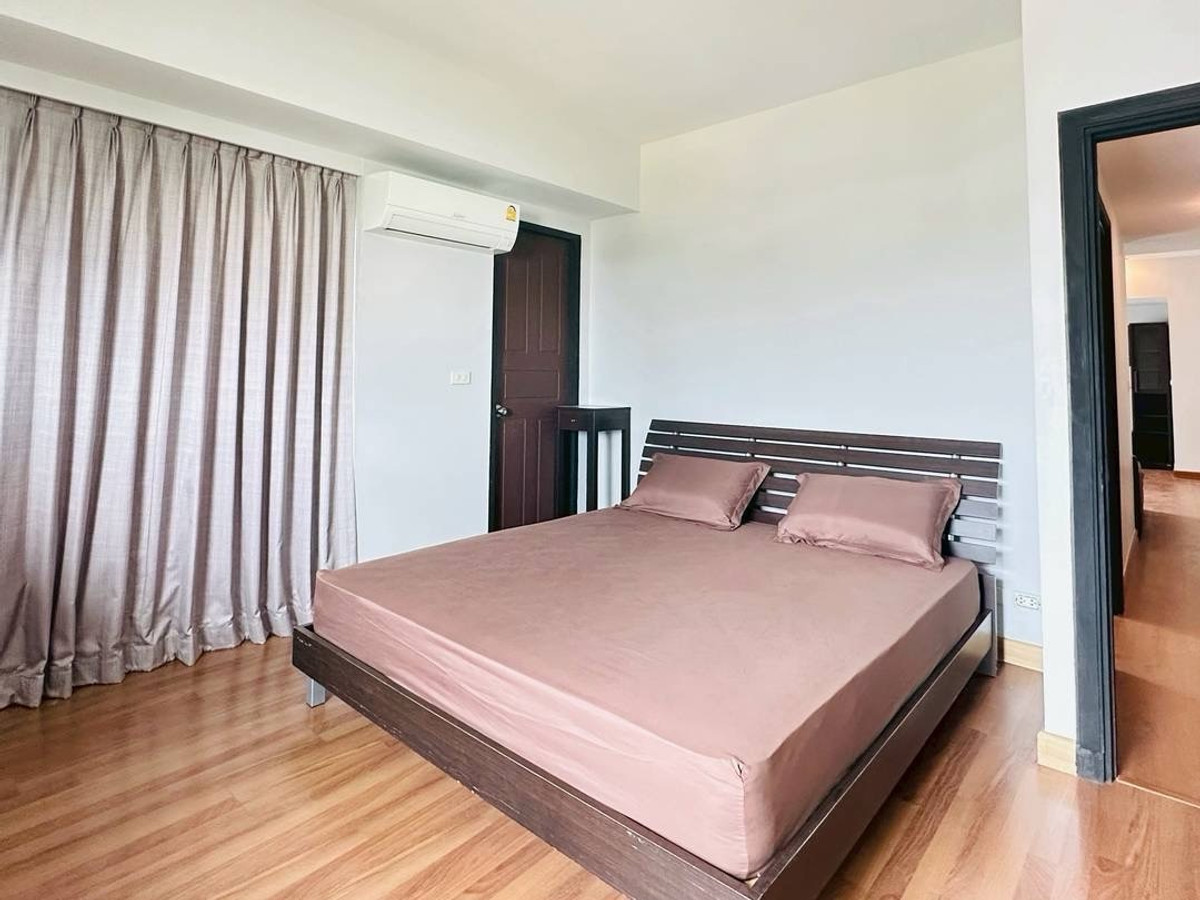 For RentCondoAri,Anusaowaree : Condo for rent, location Phahonyothin 4 (North side), Ari area, corner room, good location, doesnt block the view, fully furnished.