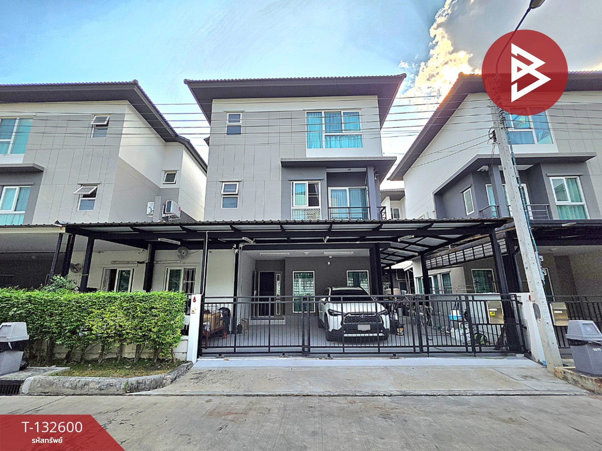 For SaleLadkrabang, Suwannaphum Airport : Semi-detached house for sale, Baan Klang Muang Suan Luang project (Baan Klang Muang SuanLuang), ready to move in.