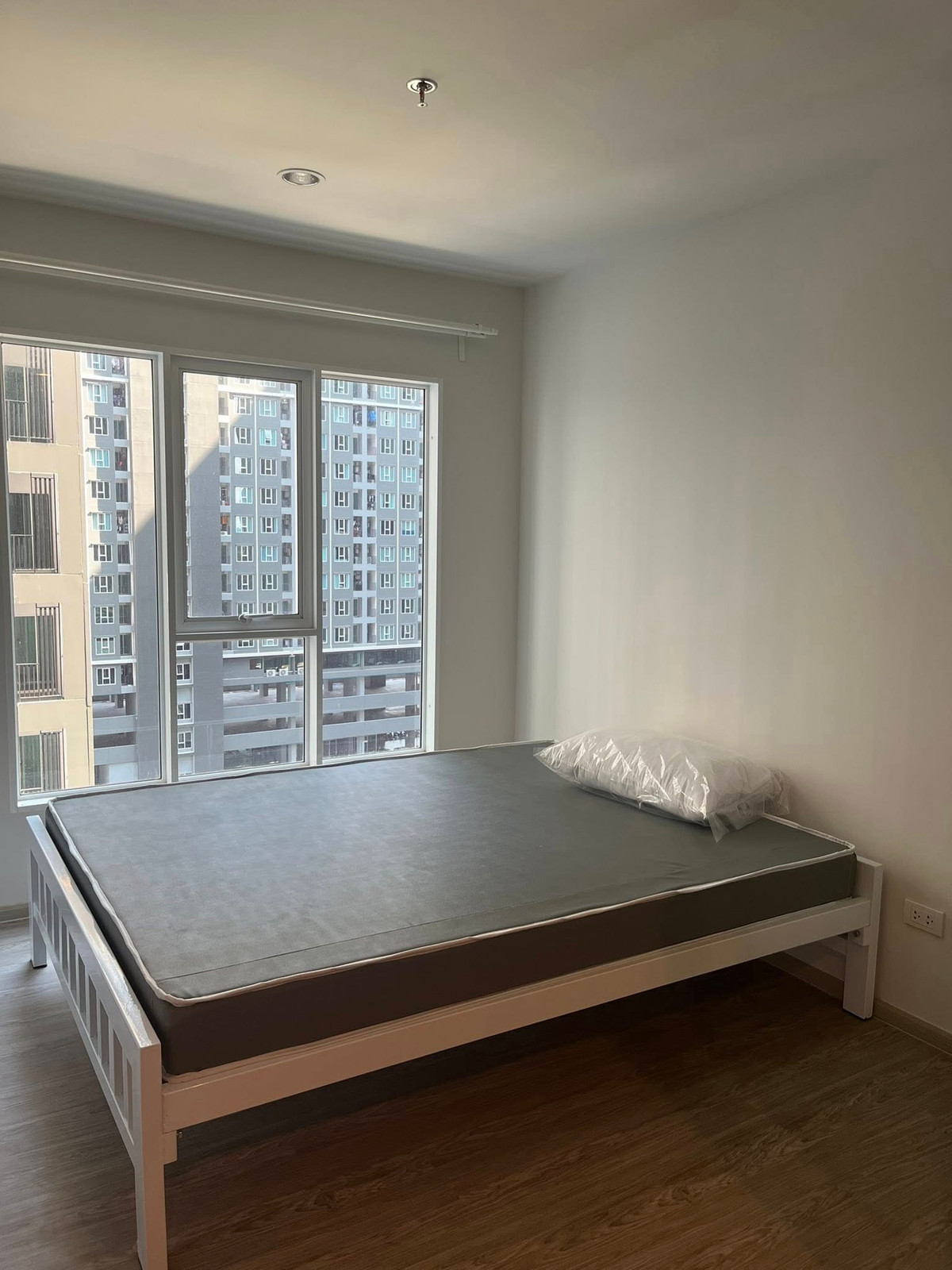 ให้เช่าคอนโดบางนา แบริ่ง ลาซาล : T8UEW6 ให้เช่าคอนโด Regent Home Bangna 26 ตร.ม. ชั้น 0 ตึก 0 line id : @livinglegacy