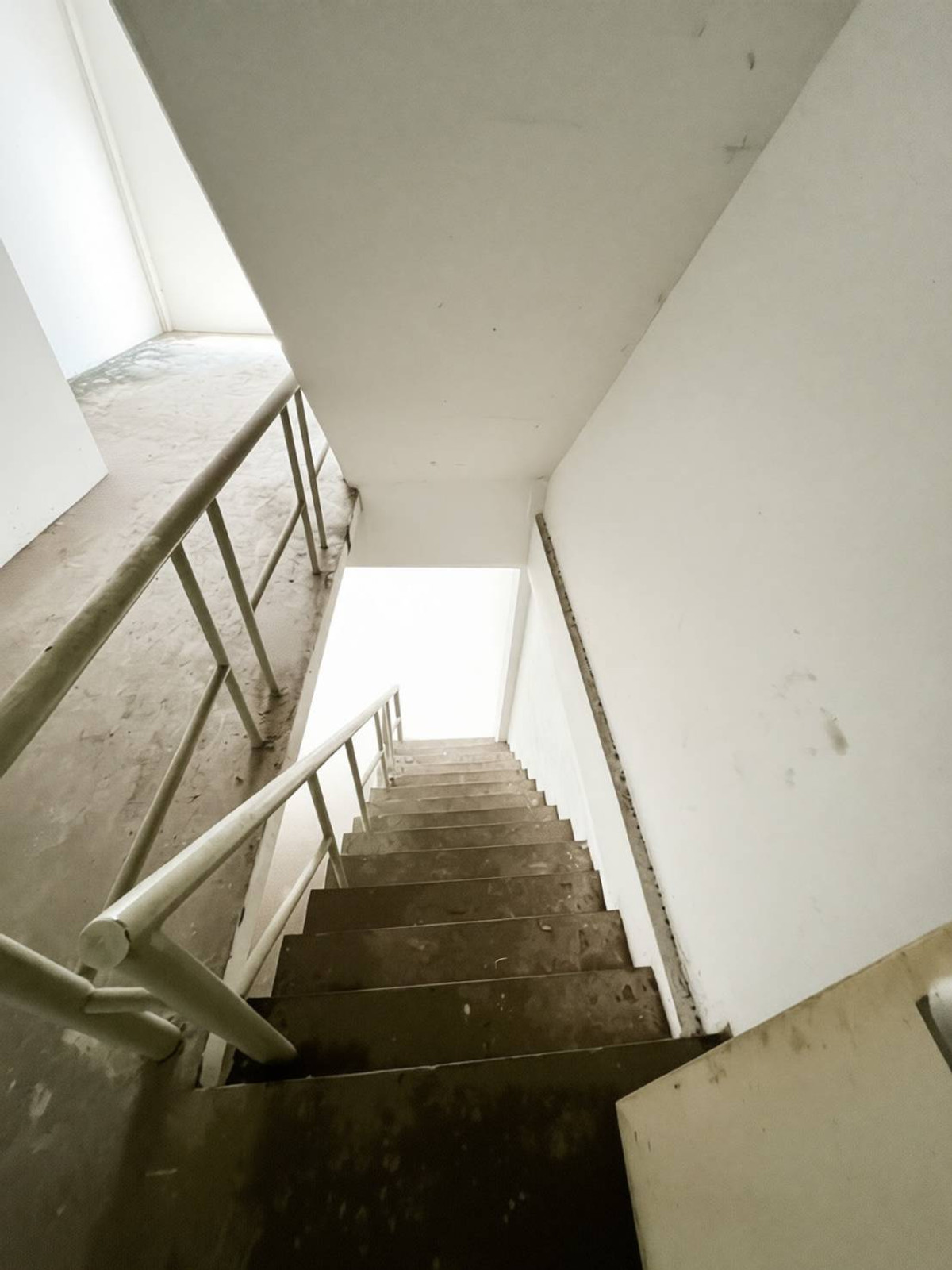 For RentShop HouseChaengwatana, Muangthong : Commercial building for rent near Lotus Tiwanon (Pak Kret), just 2 minutes.