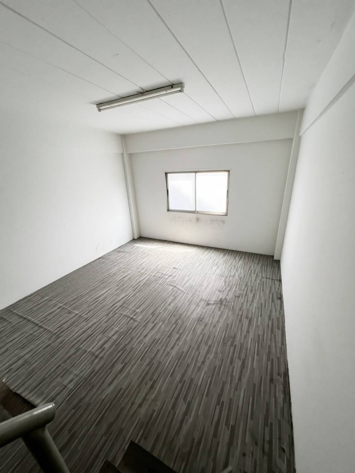 For RentShop HouseChaengwatana, Muangthong : Commercial building for rent near Lotus Tiwanon (Pak Kret), just 2 minutes.