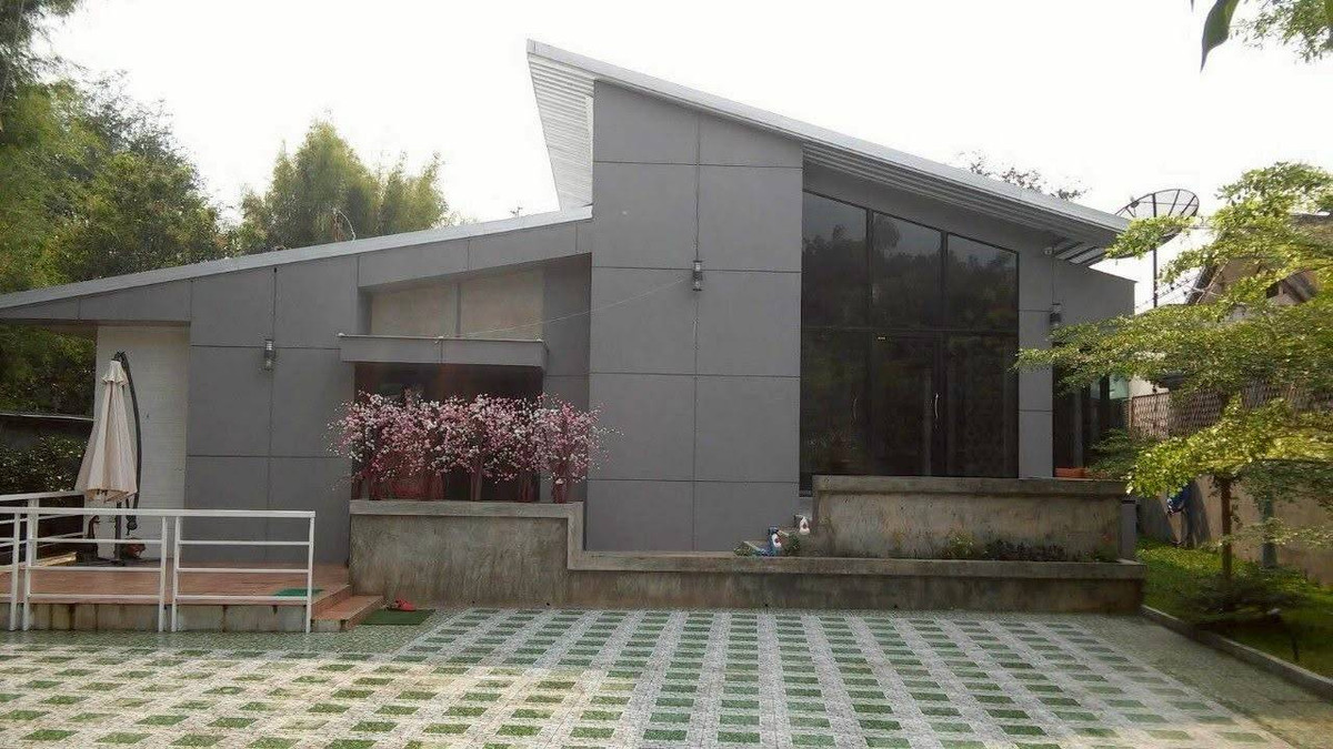 For SaleHouseChiang Mai : Selling very cheap!! Single house 118 sq m., prime location, Mae Rim District, Chiang Mai Province, near Mae Rim Plaza Market. Makro District Office