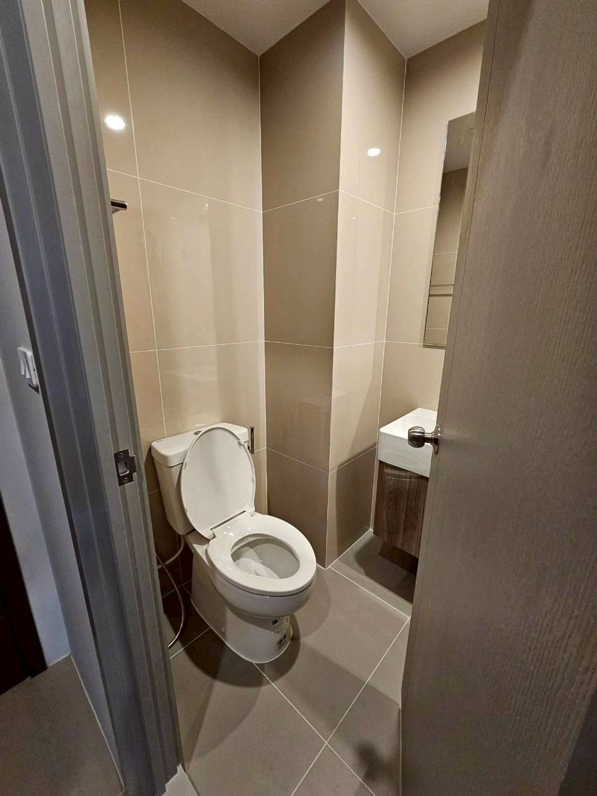 ให้เช่าคอนโดเสรีไทย-นิด้า : ✅ IDRL124 ✅ Line : @p2nproperty