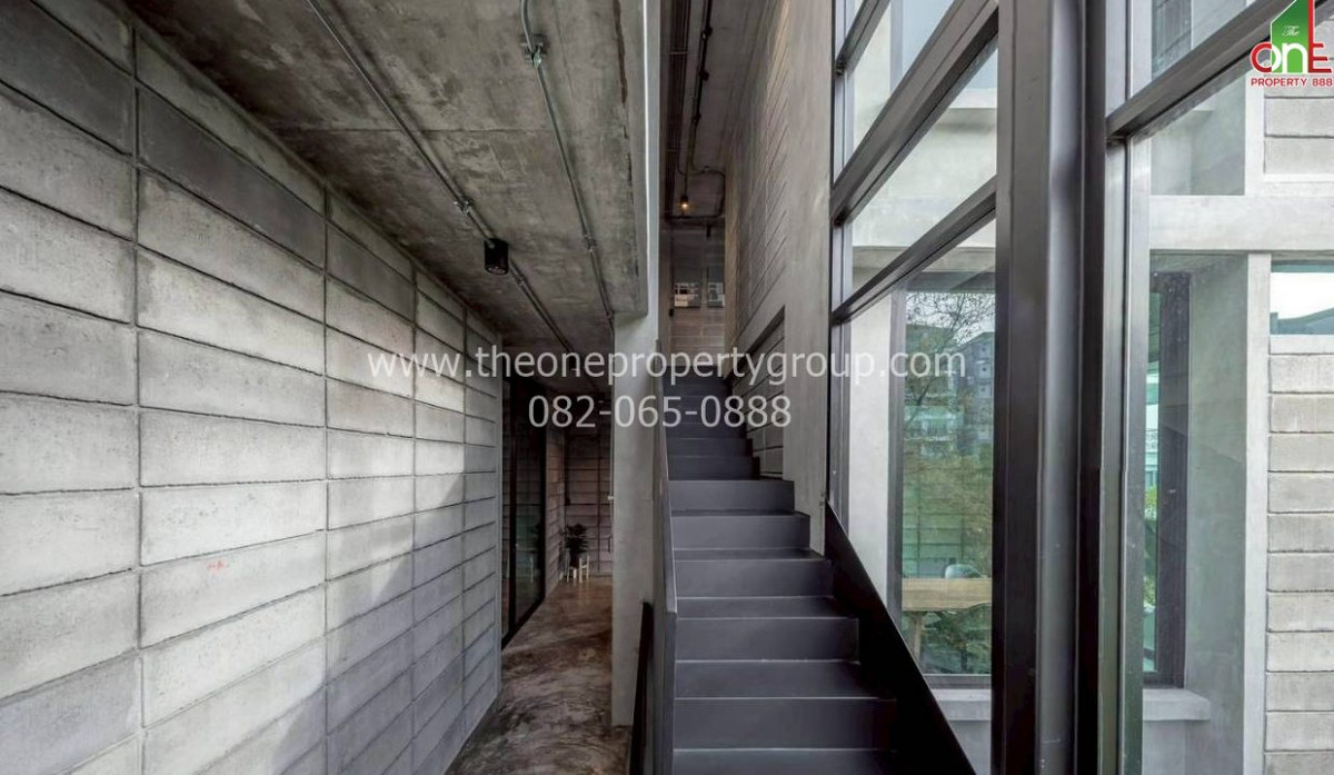 For SaleHome OfficeSapankwai,Jatujak : Office building, 3 floors, 82 sq m., modern, premium Brutal Loft style, Soi Lat Phrao 23, near MRT, Lat Phrao Road, Chandrakasem Subdistrict, Chatuchak District, Bangkok.