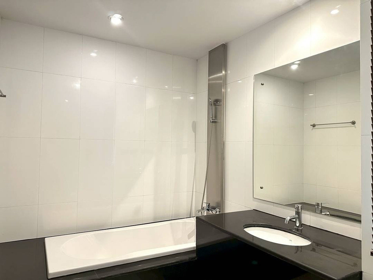 For RentCondoAri,Anusaowaree : Condo for rent, location Phahonyothin 4 (North side), Ari area, corner room, good location, doesnt block the view, fully furnished.