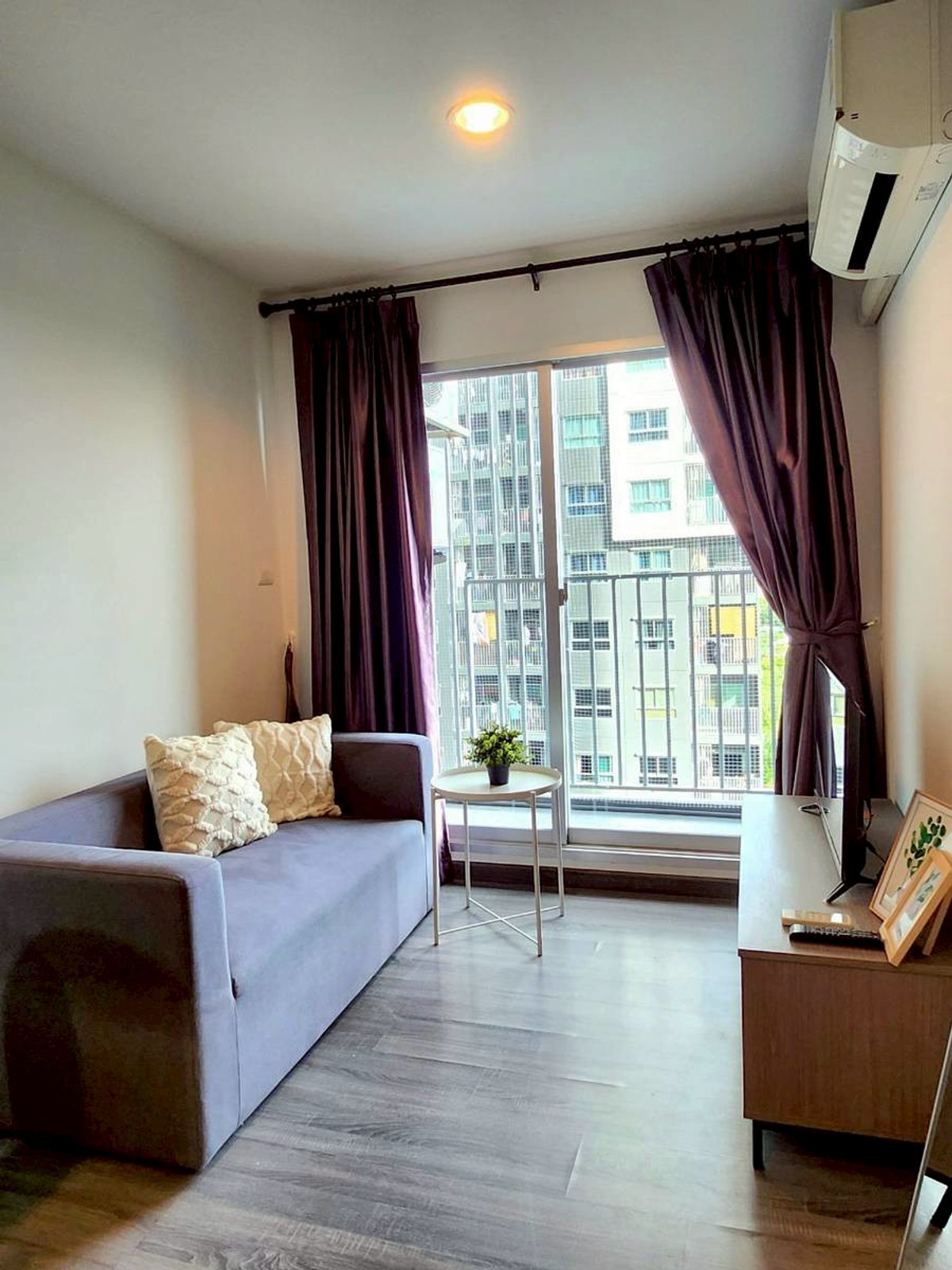 For RentCondoSamut Prakan,Samrong : *For Rent* The Trust Erawan 1Br, closed to BTS Erawan, fully furnished.