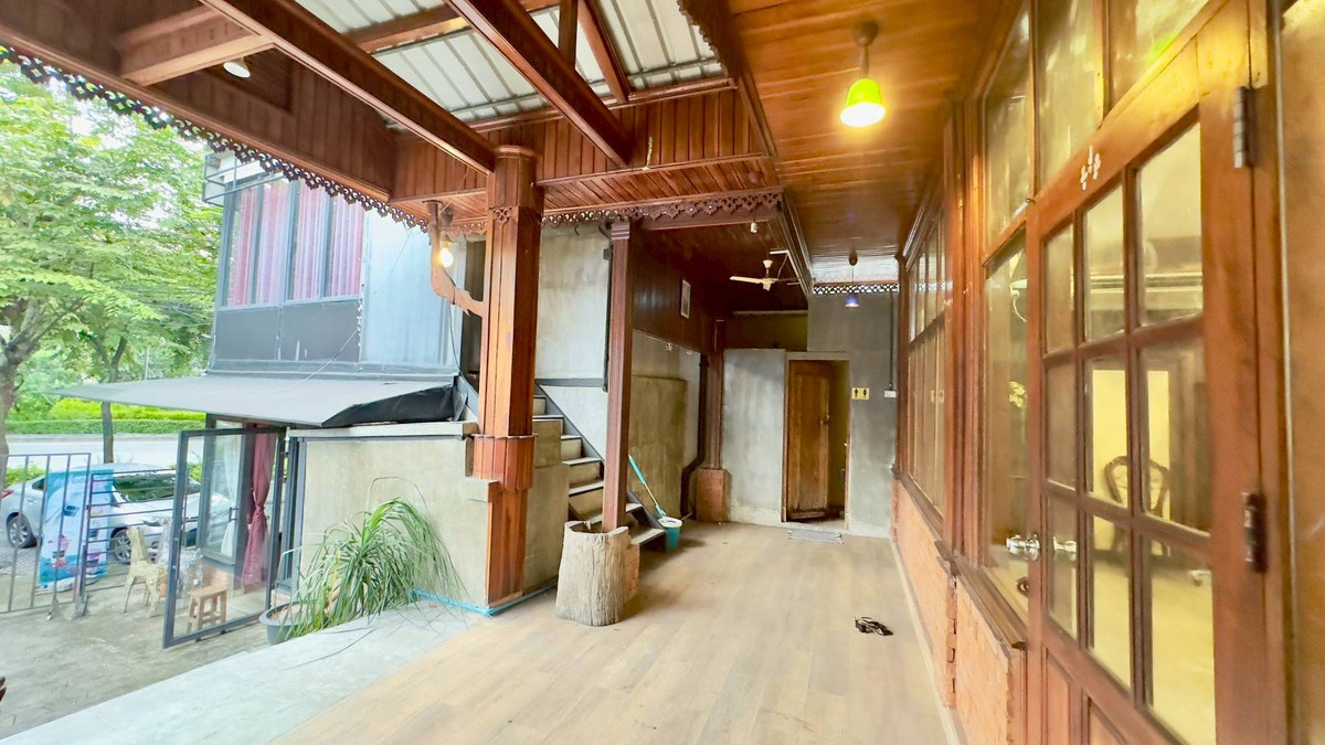 ให้เช่าร้านค้า/ตลาดนัดเลียบทางด่วนรามอินทรา : ให้เช่าที่ดินพร้อมสิ่งปลูกสร้าง ริมถนนประดิษฐ์มนูญธรรม ขนาด 200 ตารางวา แขวงคลองจั่น เขตบางกะปิ กทม. ให้เช่า 250,000 บาท/ เดือน