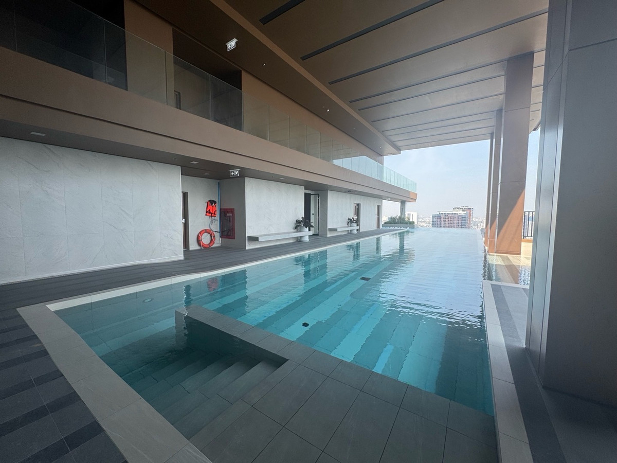 For SaleCondoLadprao, Central Ladprao : Urgent sale, special price, Metris District Ladprao, price starts at 4.18 million baht, new room, contact 0869017364.