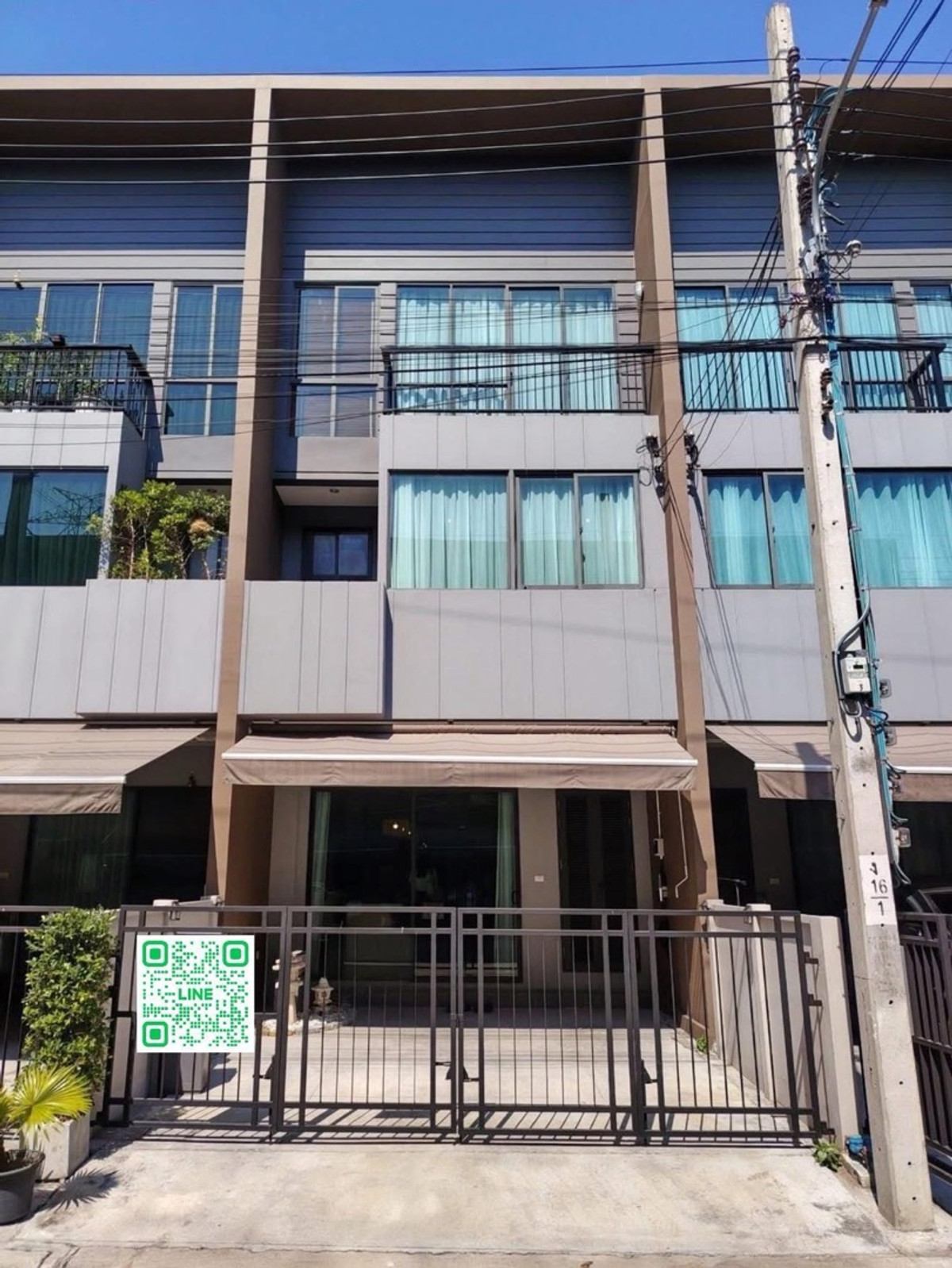 For RentTownhomeMin Buri, Romklao : 3 floors, complete with furniture and electrical appliances, ready to move in.