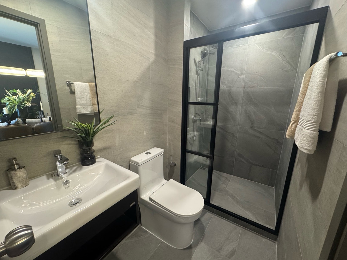 For SaleCondoLadprao, Central Ladprao : Urgent sale, special price, Metris District Ladprao, price starts at 4.18 million baht, new room, contact 0869017364.