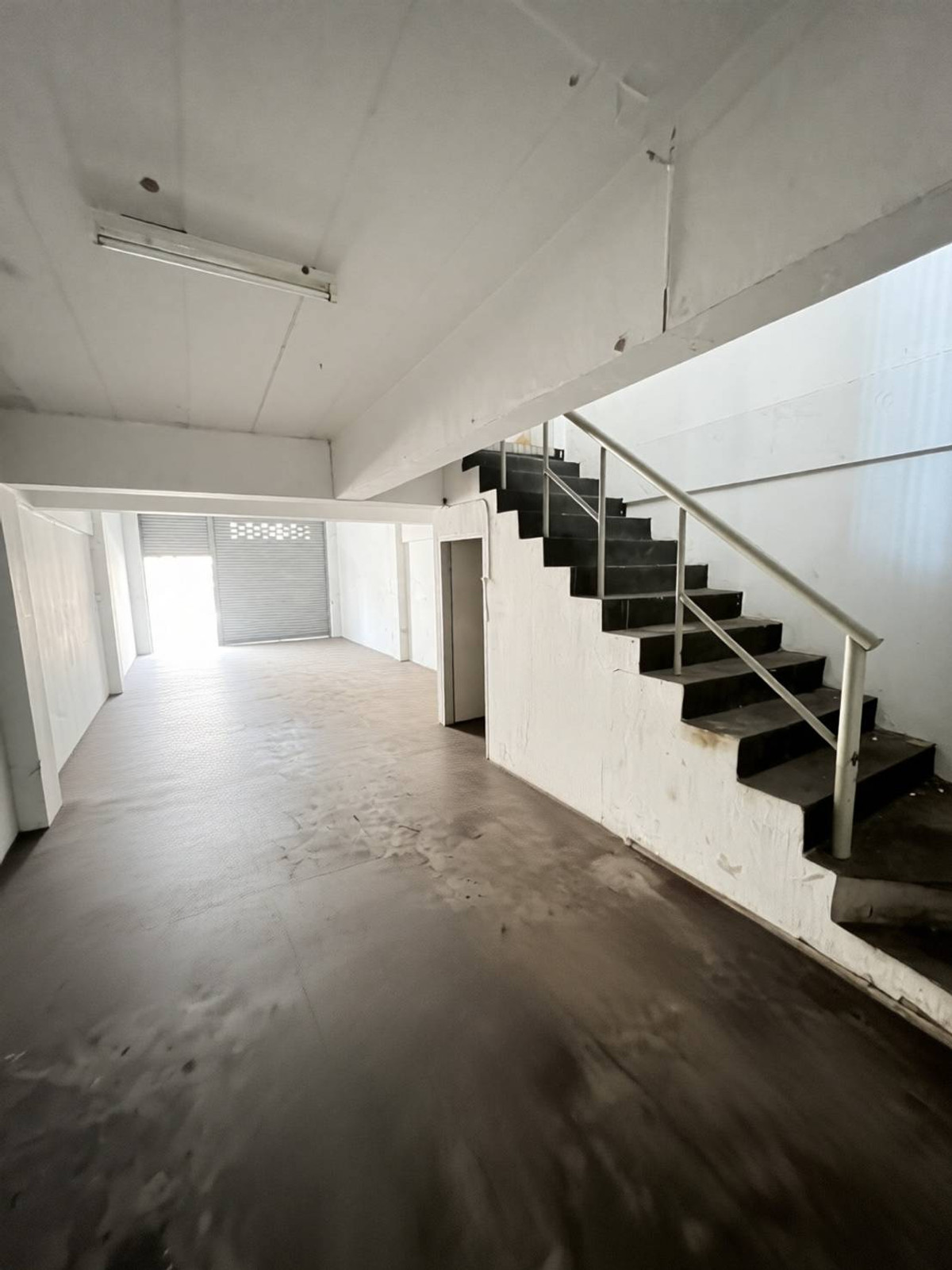 For RentShop HouseChaengwatana, Muangthong : Commercial building for rent near Lotus Tiwanon (Pak Kret), just 2 minutes.