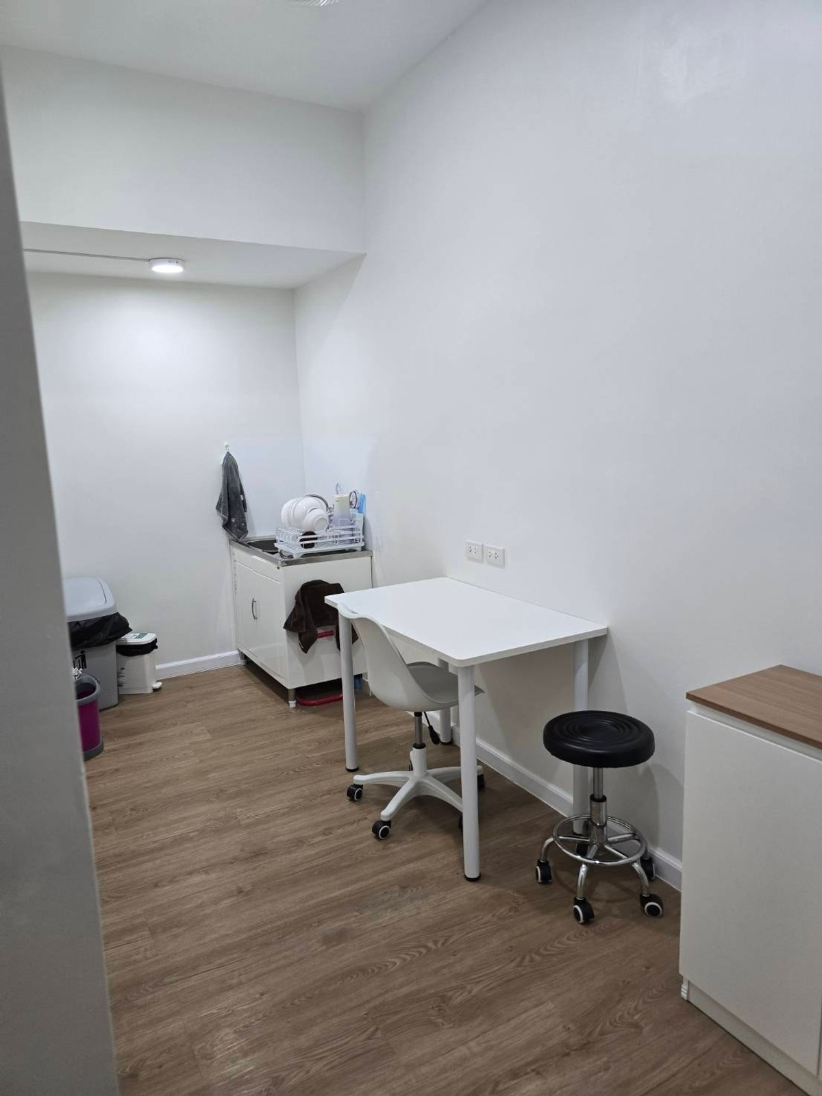 เซ้งร้านค้า/ตลาดนัดสะพานควาย จตุจักร : เซ้งคลินิกความงาม ใกล้ MRT ลาดพร้าว เพียง 200 ม. ในโครงการ 15Avenue สภาพใหม่มาก