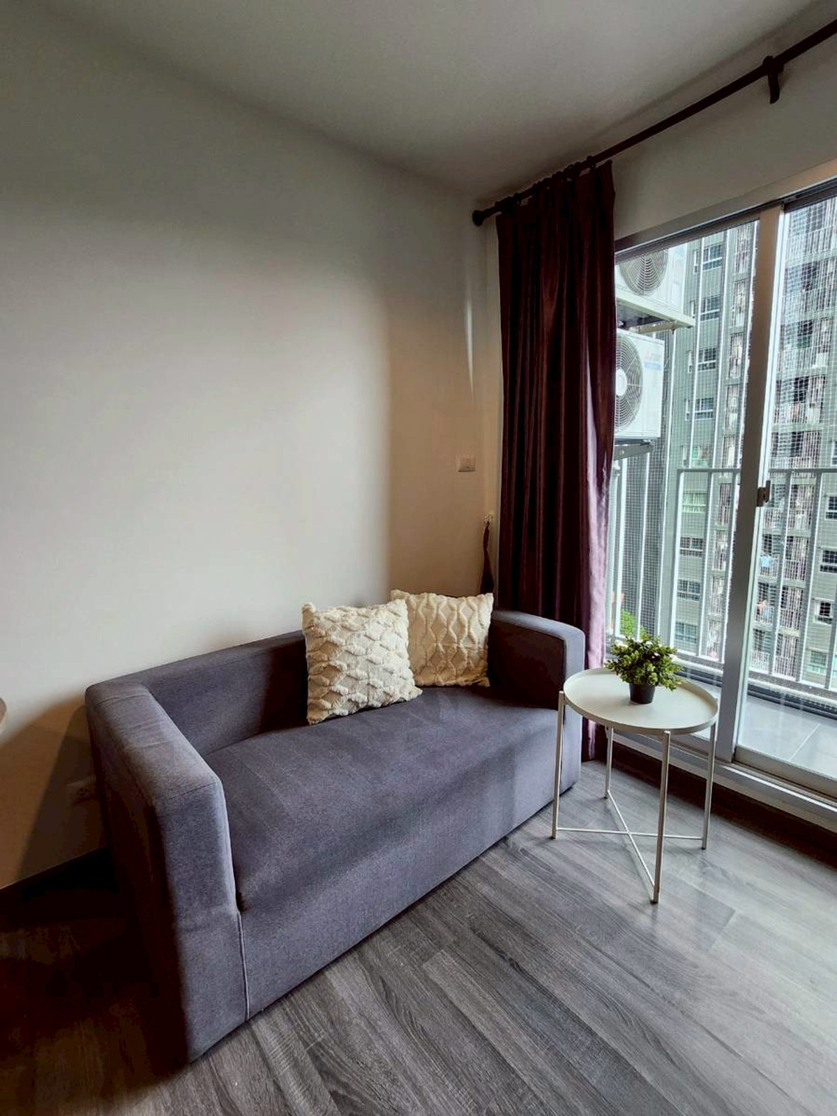 For RentCondoSamut Prakan,Samrong : *For Rent* The Trust Erawan 1Br, closed to BTS Erawan, fully furnished.