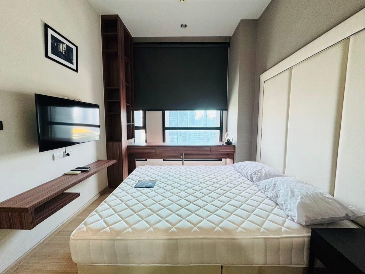 ขายคอนโดพระราม 9 เพชรบุรีตัดใหม่ RCA : ⚡️หยุดก่อนที่จะเลื่อนผ่าน คุณกำลังเห็นห้องนี้ก่อนใคร ห้องวิวเมือง เฟอร์ครบ พร้อมให้คุณเป็นเจ้าของ ในคอนโด The Capital Eakamai - Thonglor