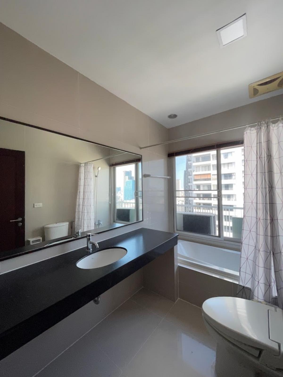 For RentCondoSukhumvit, Asoke, Thonglor : Rent Noble Ora Thong Lo, 2 luxury bedrooms, near BTS Thong Lo
Area 108 sq.m. for only 50,000 baht/month, fully furnished with complete amenities!