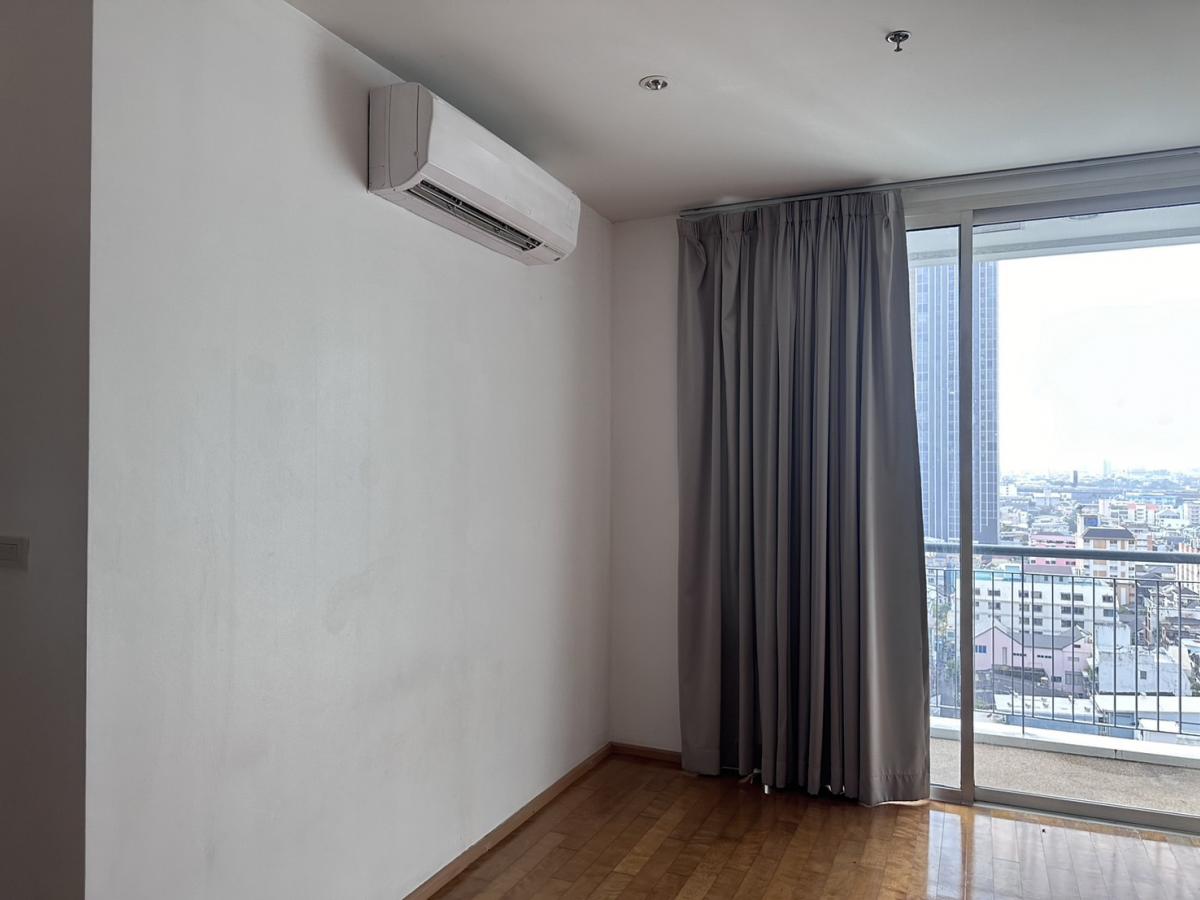 For SaleCondoRatchathewi,Phayathai : For sale/rent condo Villa Rachatewi 1 bedroom 55 sq.m. near BTS Ratchathewi
Good price 8.3 million or rent for only 25,000 baht per month with complete facilities!