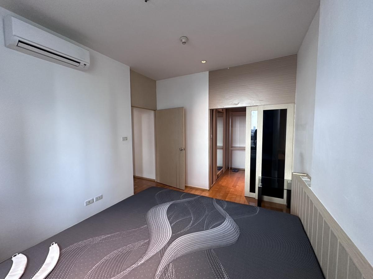 For SaleCondoRatchathewi,Phayathai : For sale/rent condo Villa Rachatewi 1 bedroom 55 sq.m. near BTS Ratchathewi
Good price 8.3 million or rent for only 25,000 baht per month with complete facilities!