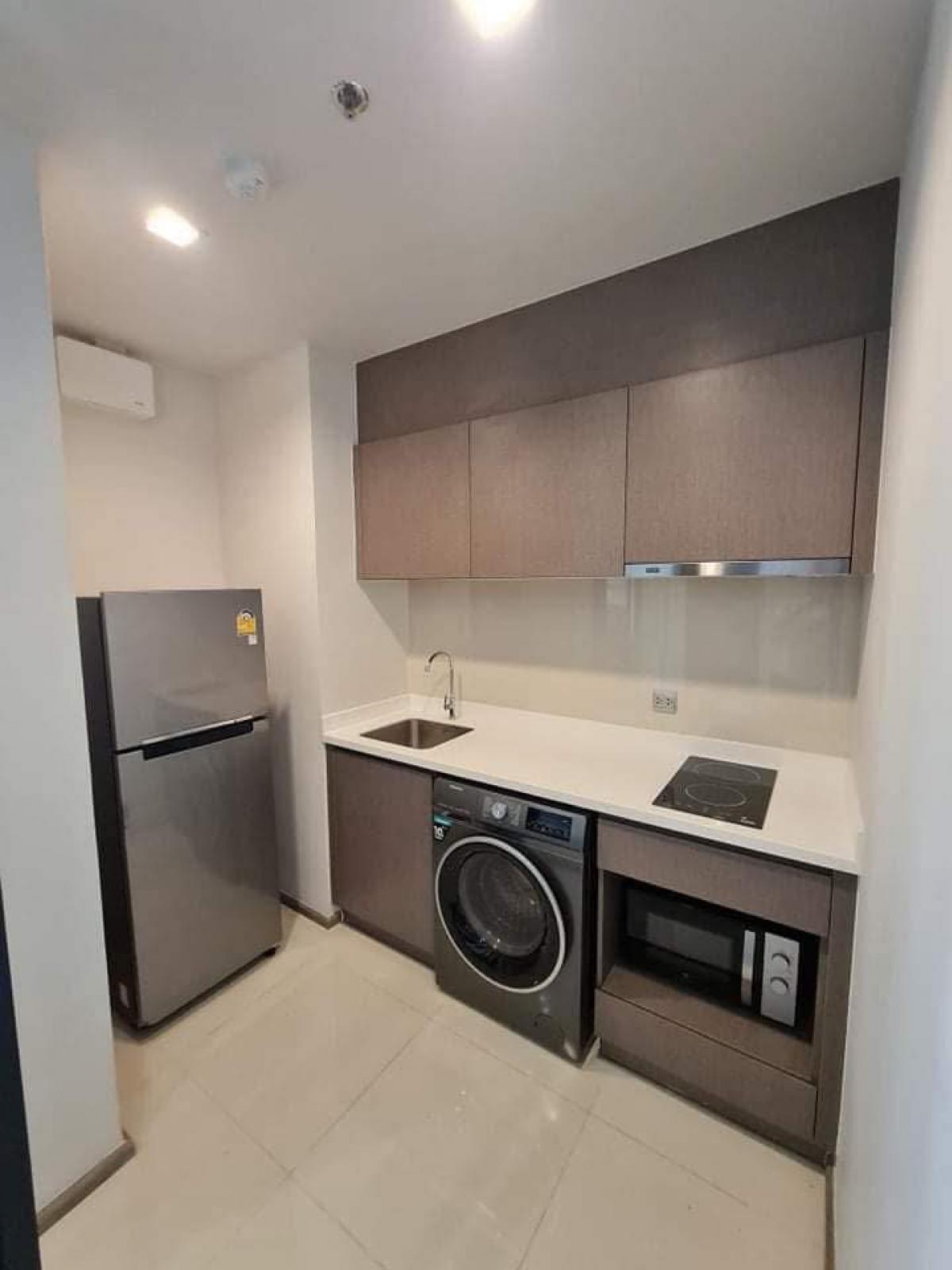 For RentCondoLadprao, Central Ladprao : Rent a condo at Life Ladprao Valley, 1 bedroom, 35 sq.m., near BTS/MRT
only 24,000 THB/month, with complete facilities!