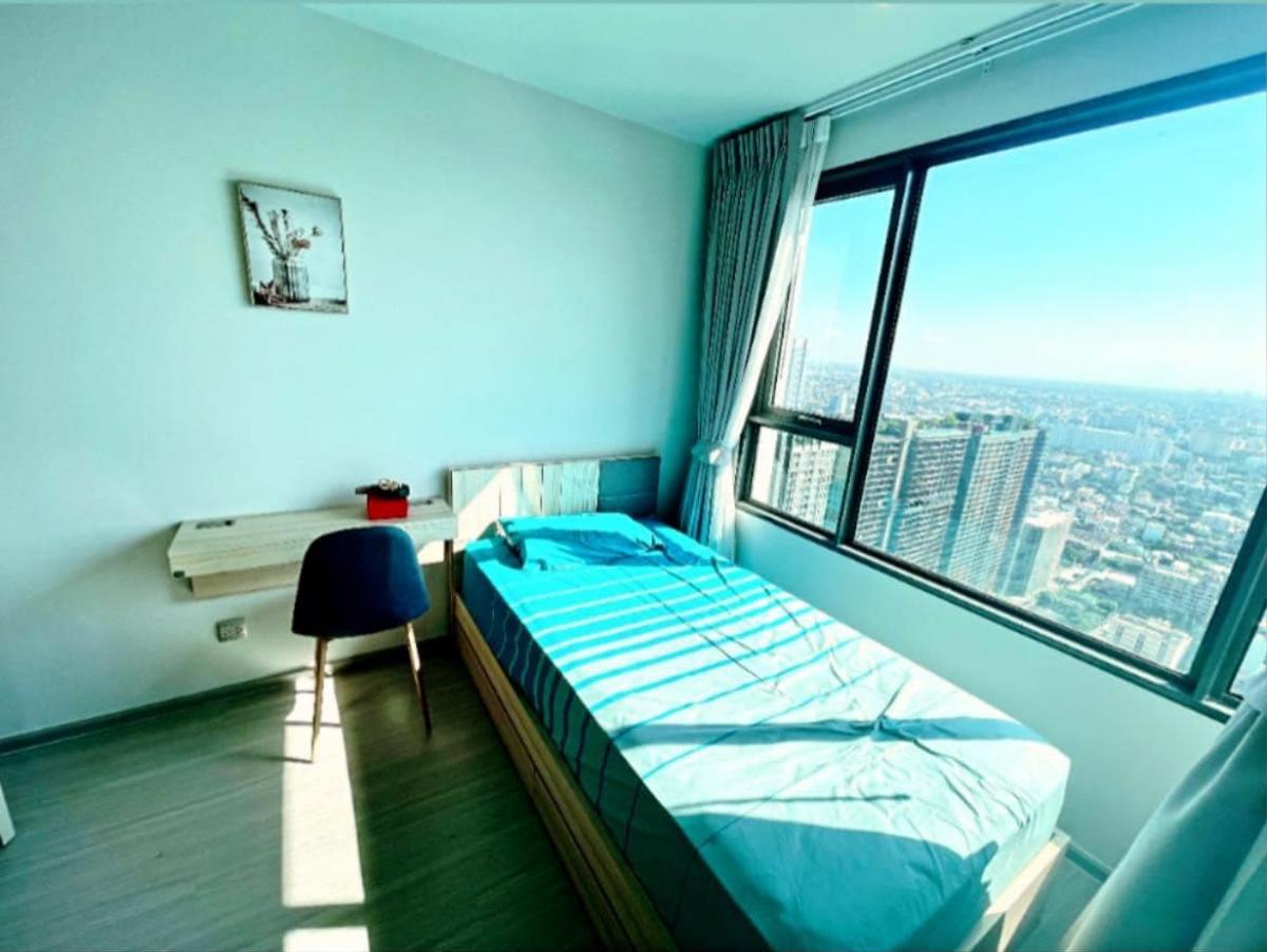 For RentCondoLadprao, Central Ladprao : Convenient life near BTS/MRT! Life Ladprao, 52 sq.m., 2 bedrooms for rent at 35,000 baht/month.
Includes swimming pool, fitness center, and complete facilities!